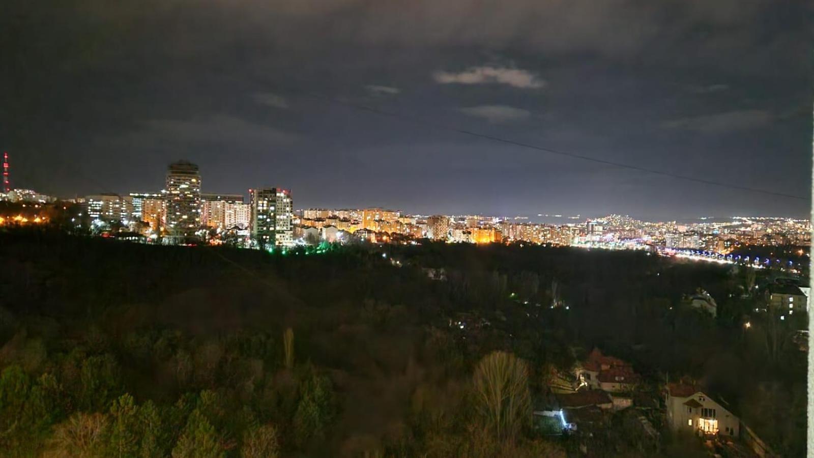 Park Views 1 Bedroom Flat in Botanica view 3