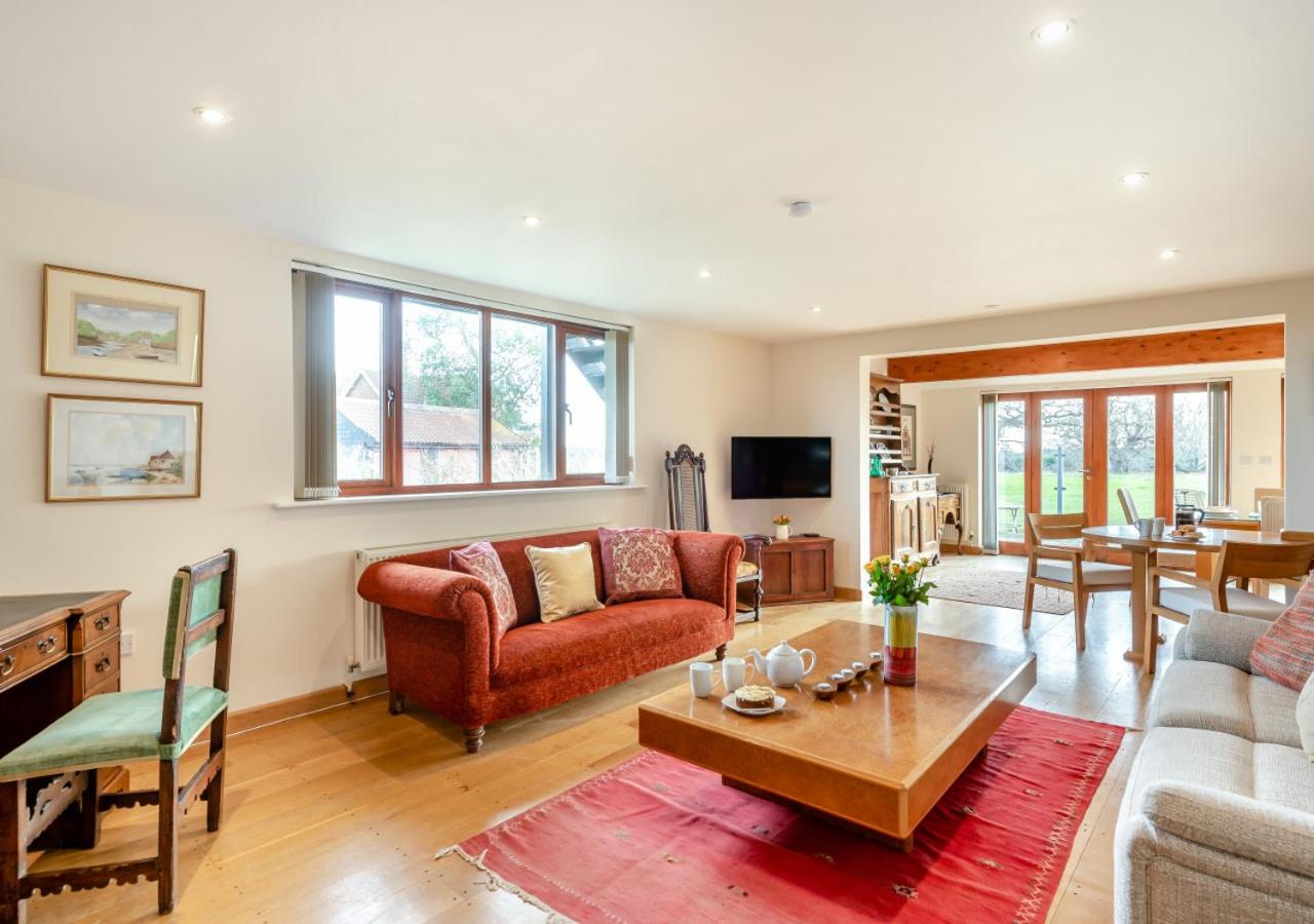 1 Bed in Woodbridge oc-meb view 2