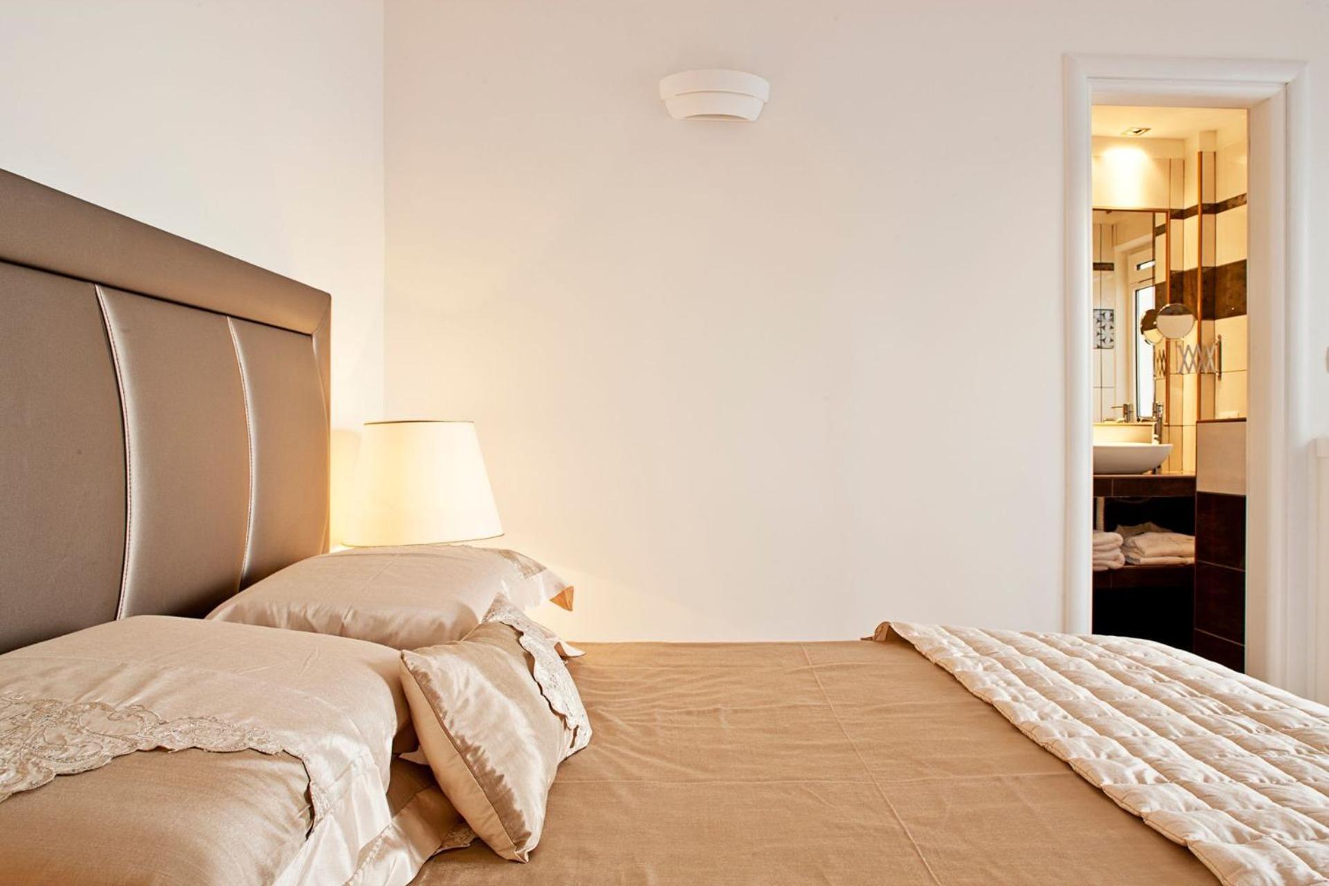 Marvelous Santorini Villa - 1 Bedroom - Villa Tioumoutiri - Private Jacuzzi and Unforgettable Caldera Sea Views - Fira photo 3