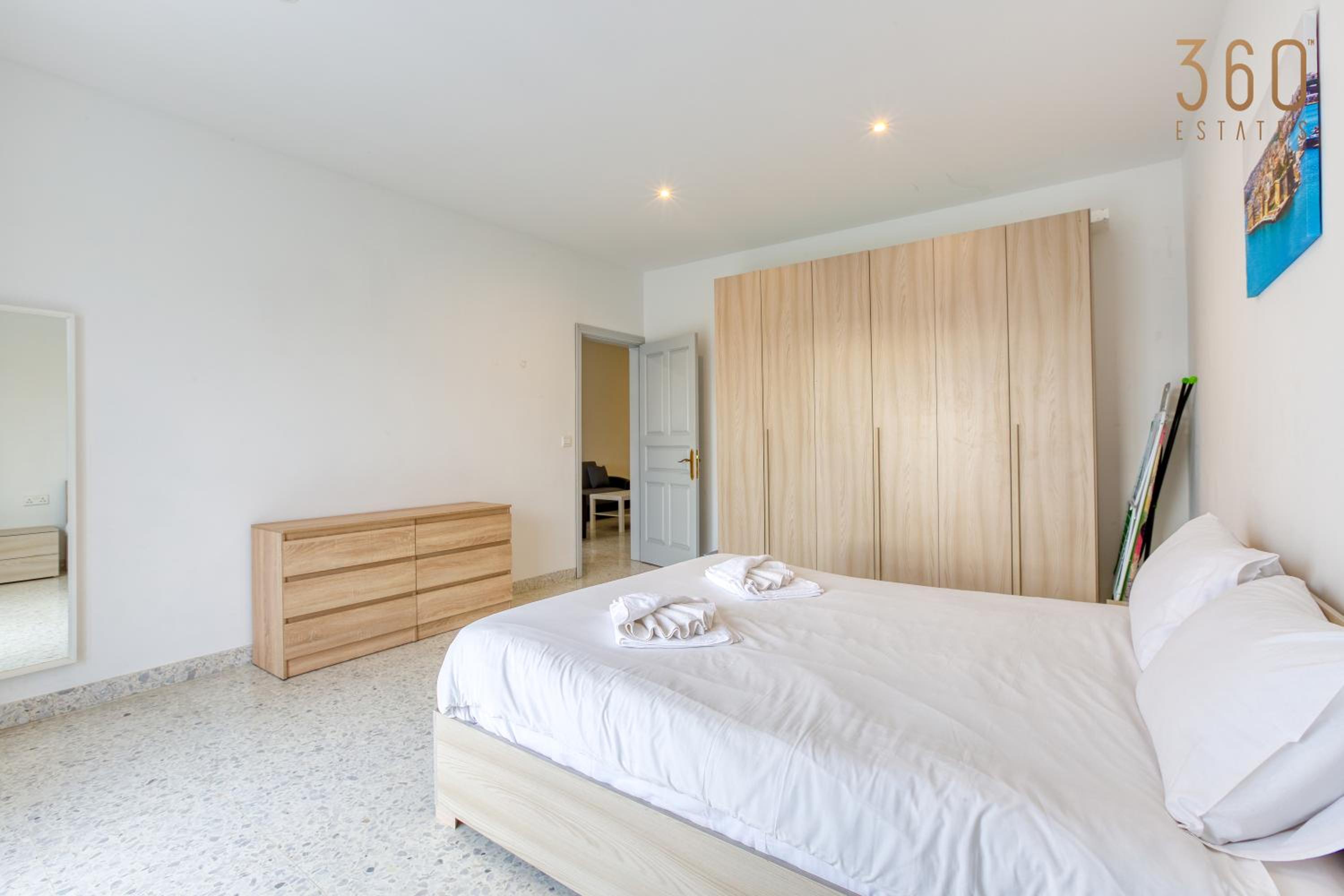 Lovely 2BR home with Spacious Terrace in Gzira by 360 Estates photo 4