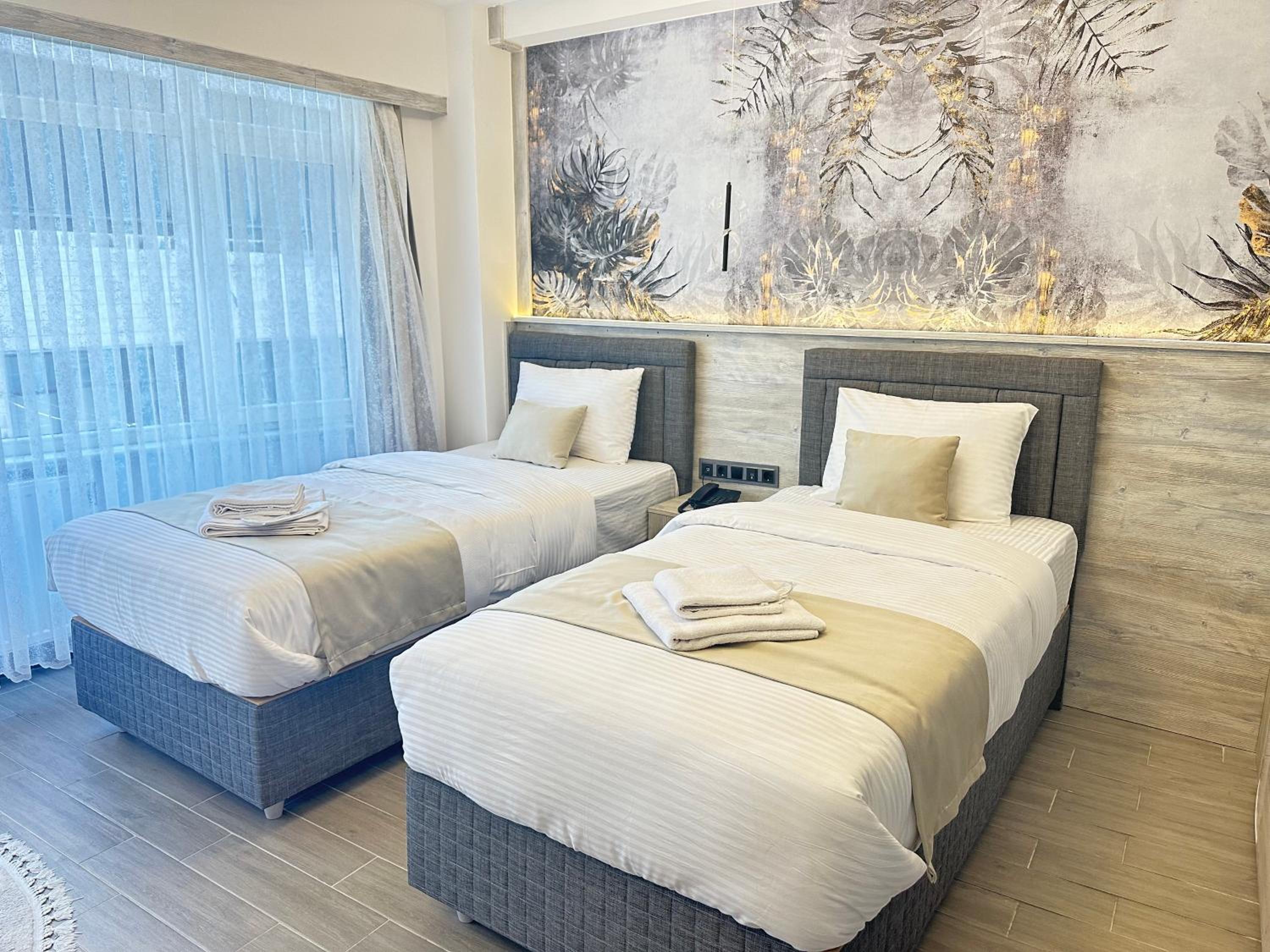 Blue Moonrise Otel - Image 45