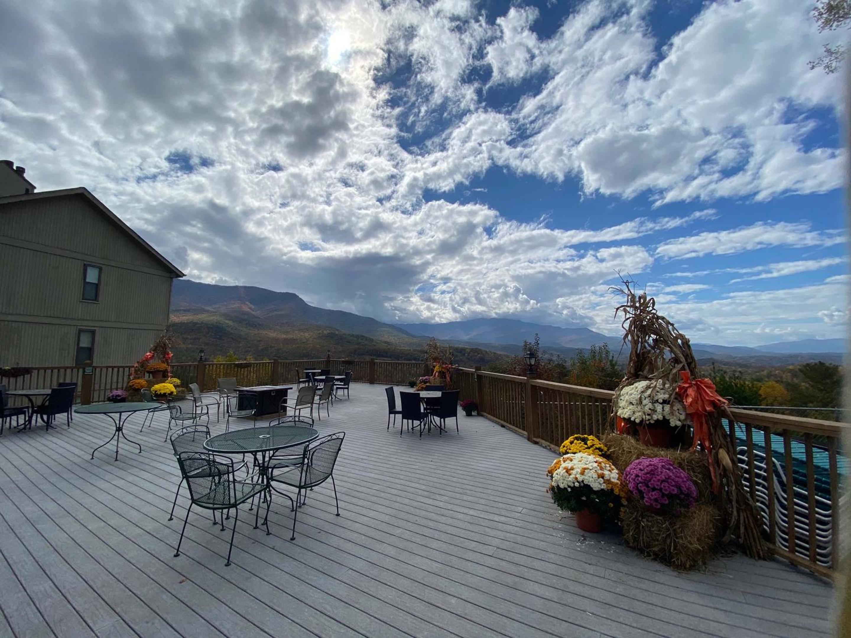 Smoky Sunrise Getaway - Deer Ridge Mountain Resort C305 view 4