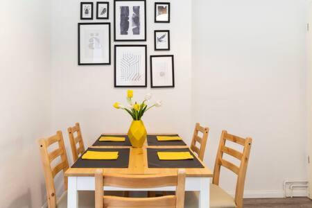 Cosy Apartment plus Self Checkin plus free Street parking