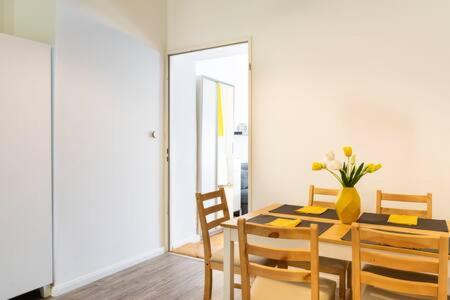 Cosy Apartment plus Self Checkin plus free Street parking