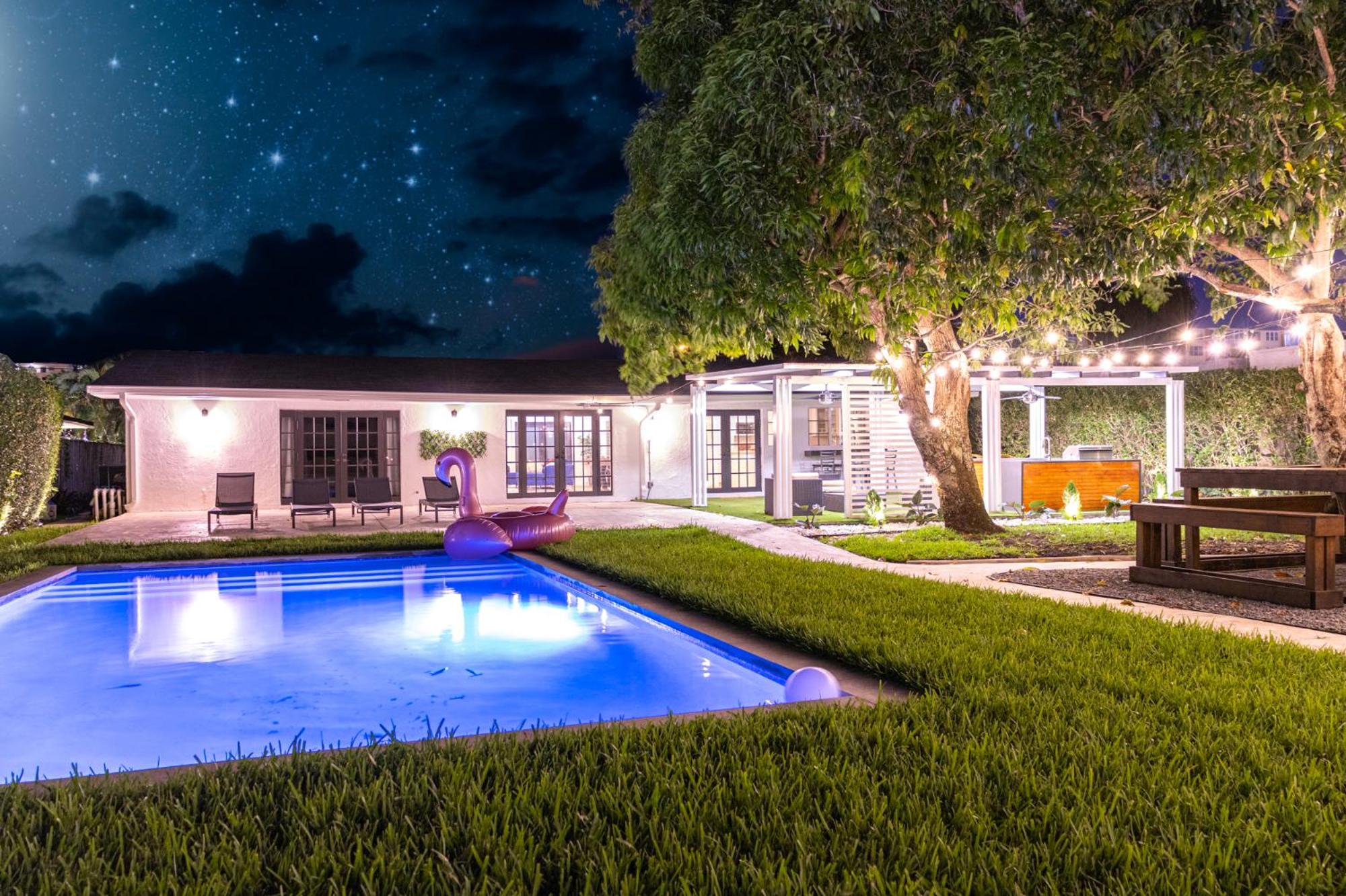 Lakefront Villa and Paddle Board TGH