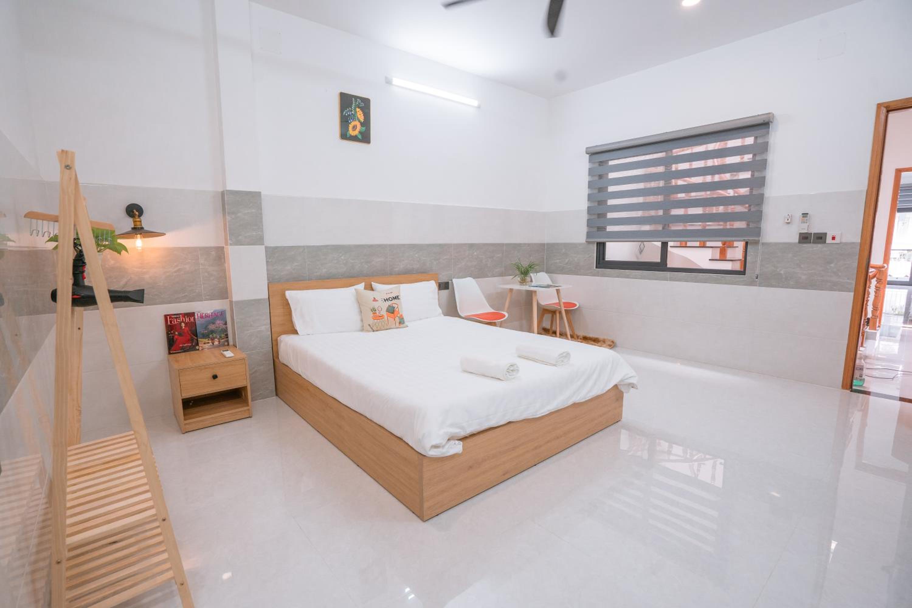 ALOHA SAIGON PREMIUM HOSTEL by Local Travel Experts - Newly opened, Less-touristy location, Spacious rooms, Glass shower bathroom, Free breakfast & Walking