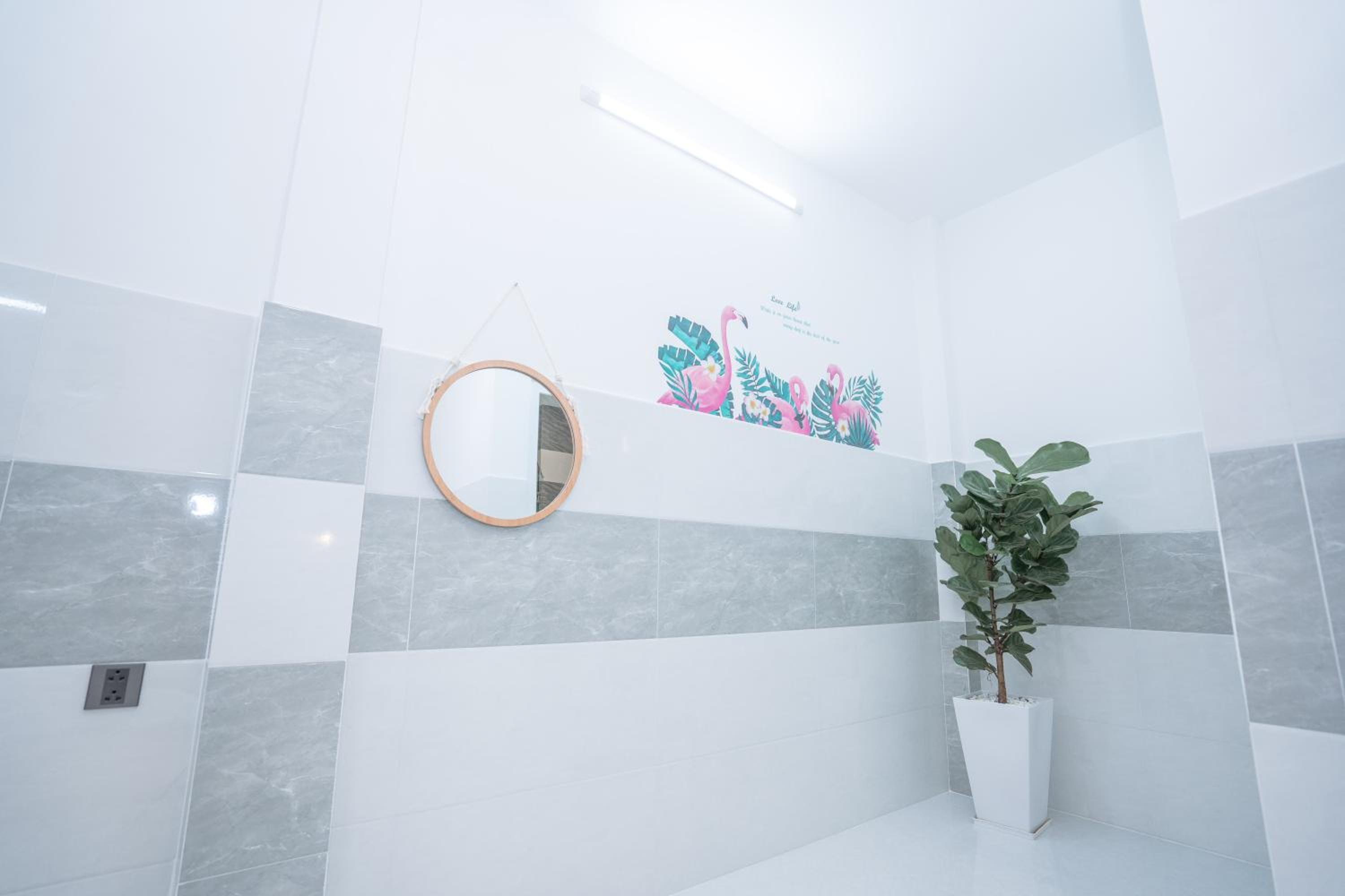 ALOHA SAIGON PREMIUM HOSTEL by Local Travel Experts - Newly opened, Less-touristy location, Spacious rooms, Glass shower bathroom, Free breakfast & Walking