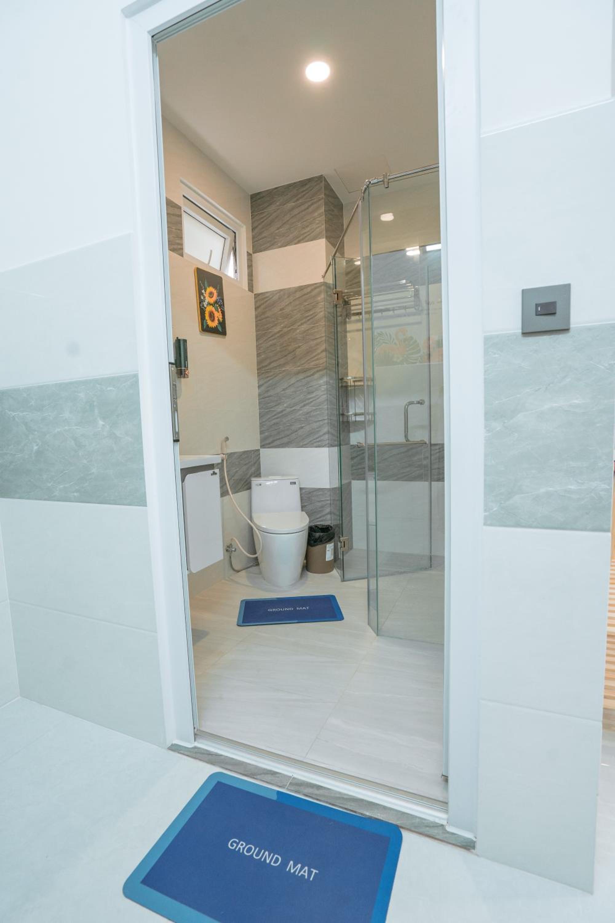 ALOHA SAIGON PREMIUM HOSTEL by Local Travel Experts - Newly opened, Less-touristy location, Spacious rooms, Glass shower bathroom, Free breakfast & Walking