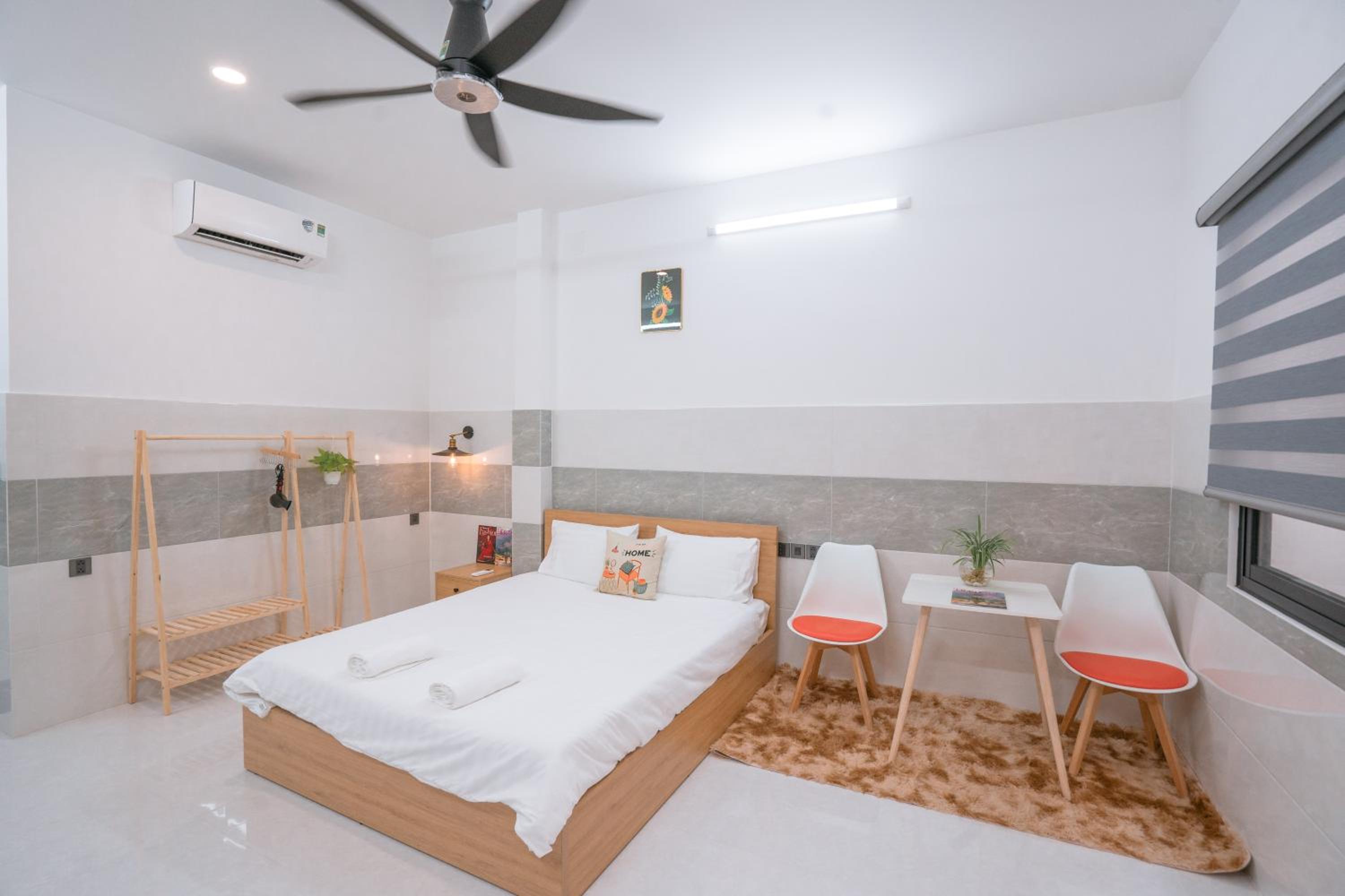 ALOHA SAIGON PREMIUM HOSTEL by Local Travel Experts - Newly opened, Less-touristy location, Spacious rooms, Glass shower bathroom, Free breakfast & Walking