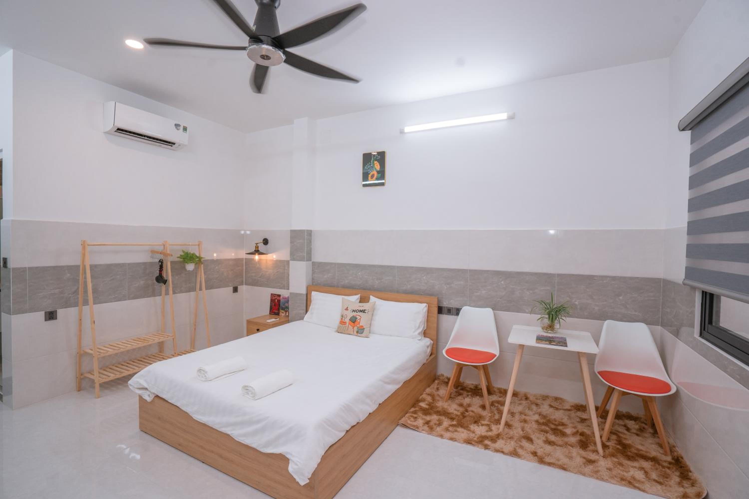 ALOHA SAIGON PREMIUM HOSTEL by Local Travel Experts - Newly opened, Less-touristy location, Spacious rooms, Glass shower bathroom, Free breakfast & Walking
