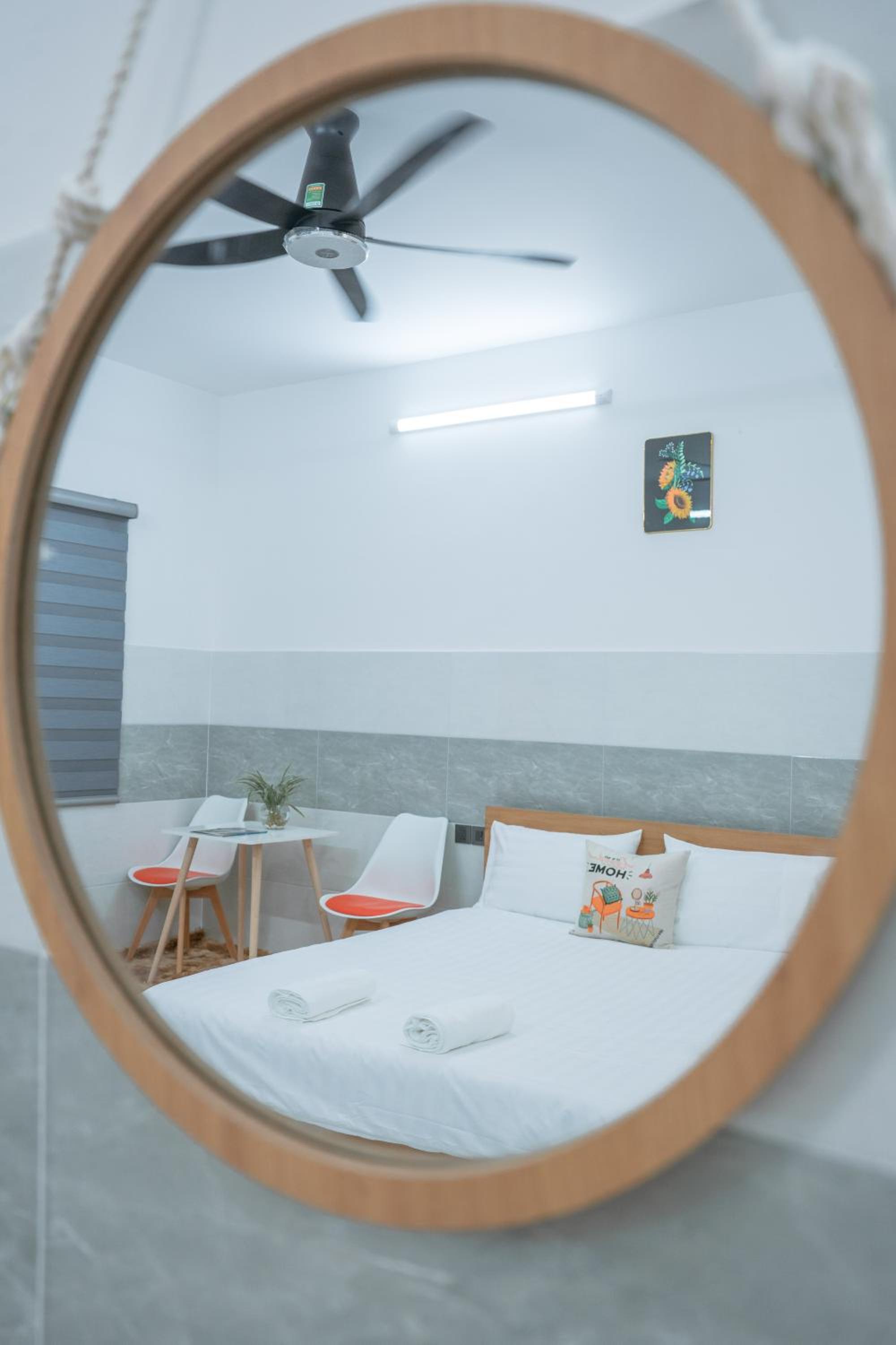 ALOHA SAIGON PREMIUM HOSTEL by Local Travel Experts - Newly opened, Less-touristy location, Spacious rooms, Glass shower bathroom, Free breakfast & Walking