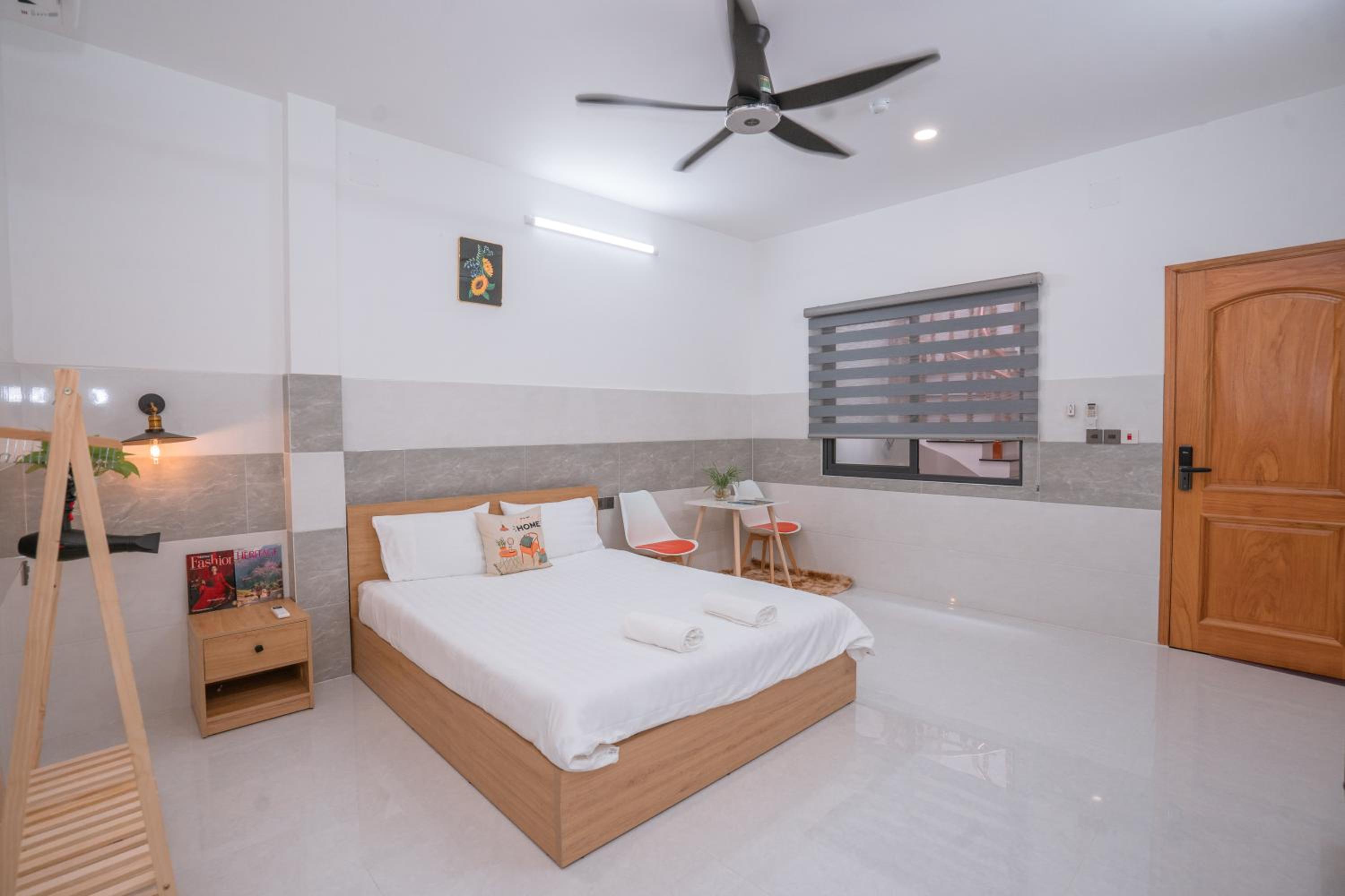 ALOHA SAIGON PREMIUM HOSTEL by Local Travel Experts - Newly opened, Less-touristy location, Spacious rooms, Glass shower bathroom, Free breakfast & Walking