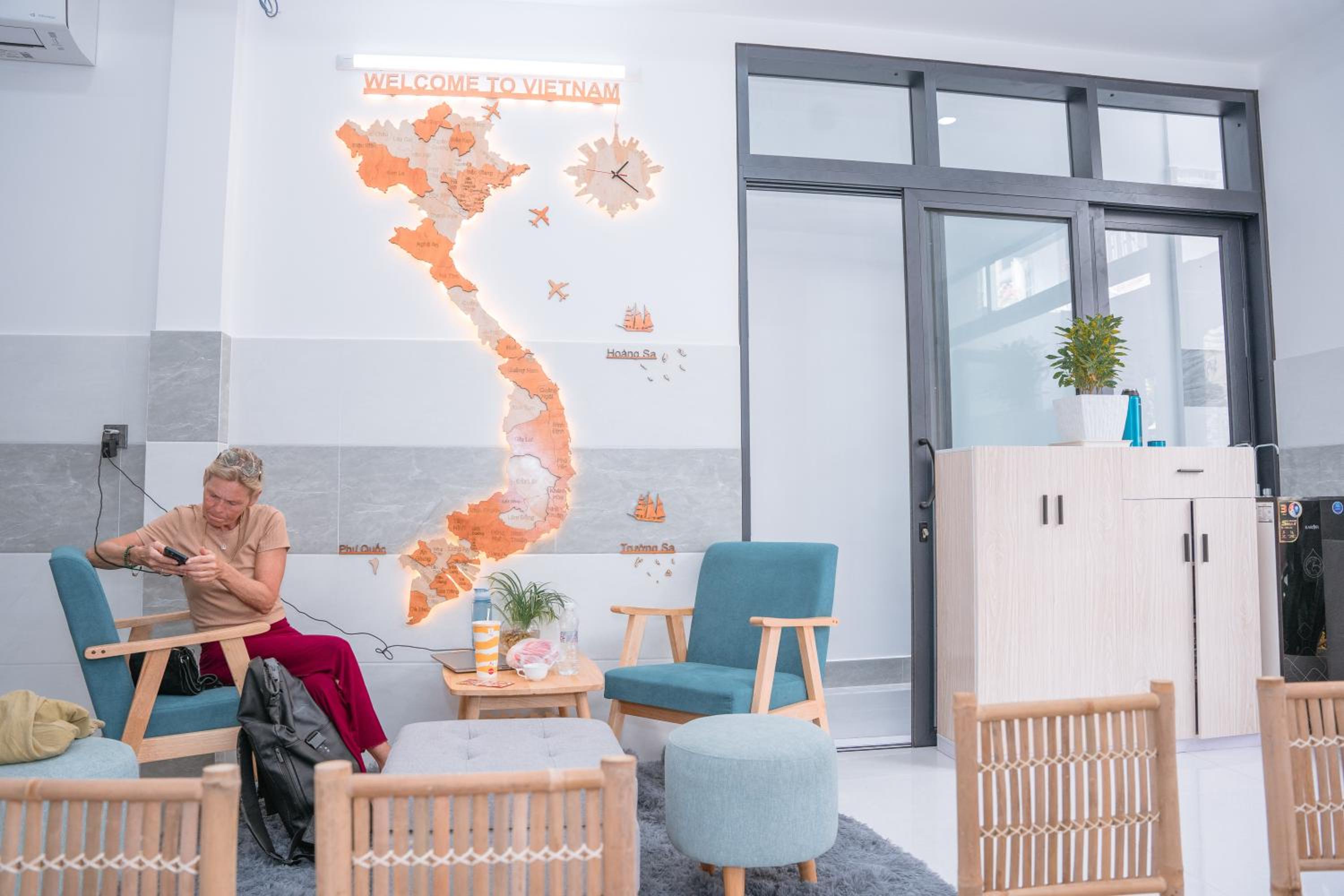 ALOHA SAIGON PREMIUM HOSTEL by Local Travel Experts - Newly opened, Less-touristy location, Spacious rooms, Glass shower bathroom, Free breakfast & Walking