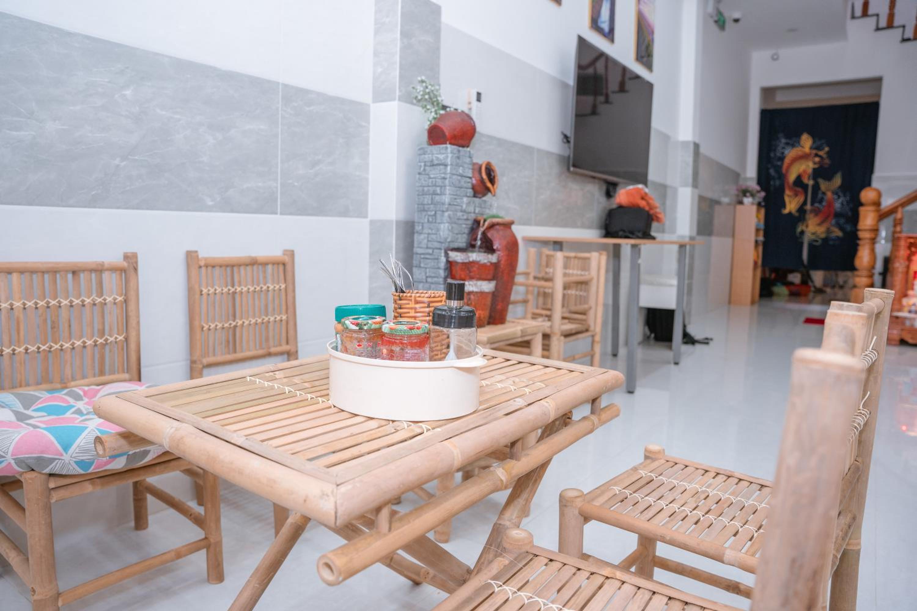 ALOHA SAIGON PREMIUM HOSTEL by Local Travel Experts - Newly opened, Less-touristy location, Spacious rooms, Glass shower bathroom, Free breakfast & Walking