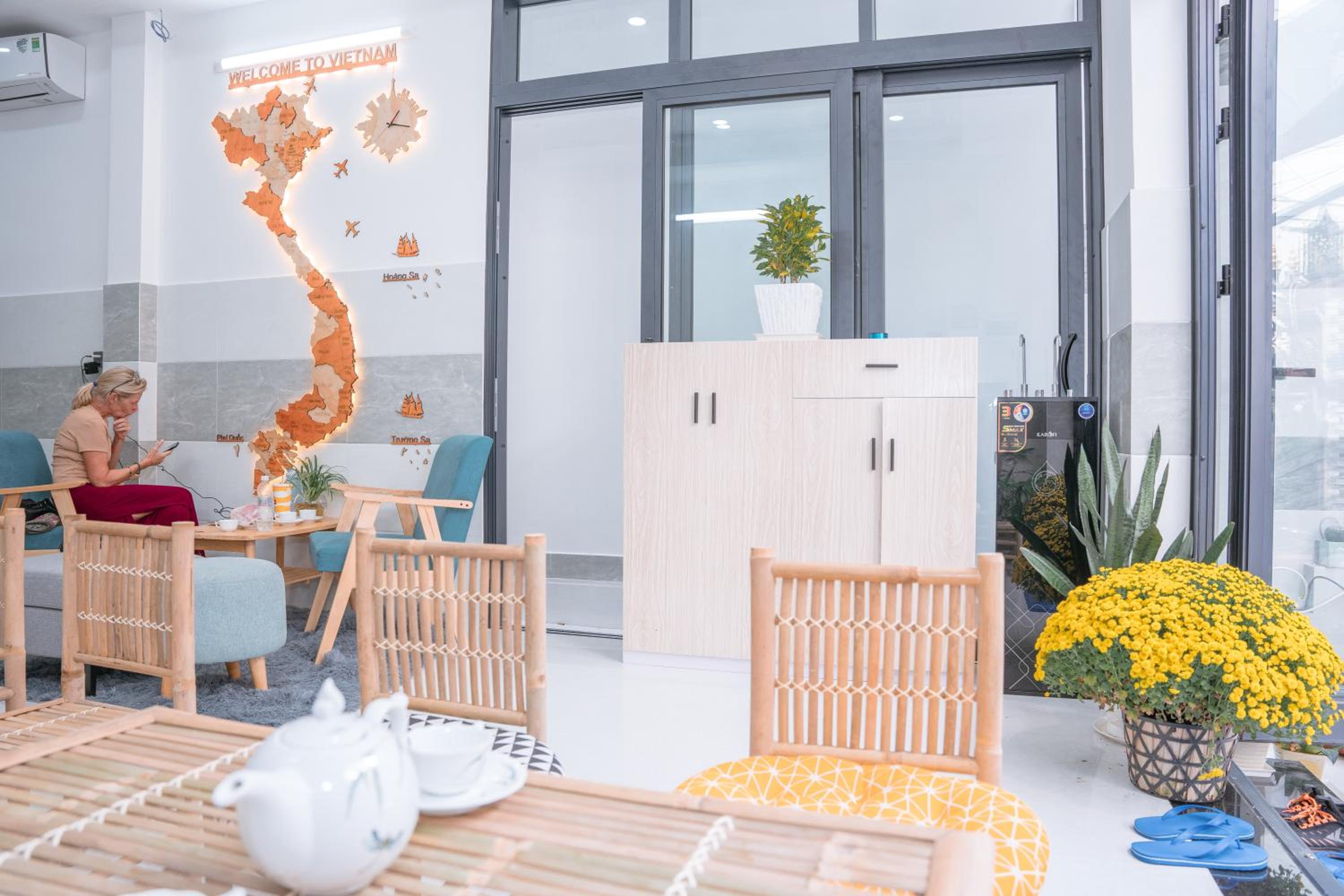 ALOHA SAIGON PREMIUM HOSTEL by Local Travel Experts - Newly opened, Less-touristy location, Spacious rooms, Glass shower bathroom, Free breakfast & Walking