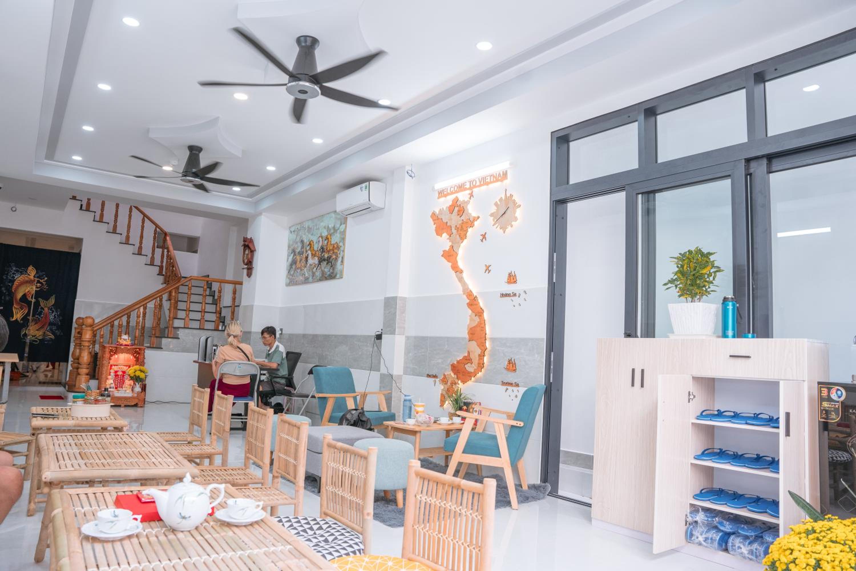 ALOHA SAIGON PREMIUM HOSTEL by Local Travel Experts - Newly opened, Less-touristy location, Spacious rooms, Glass shower bathroom, Free breakfast & Walking
