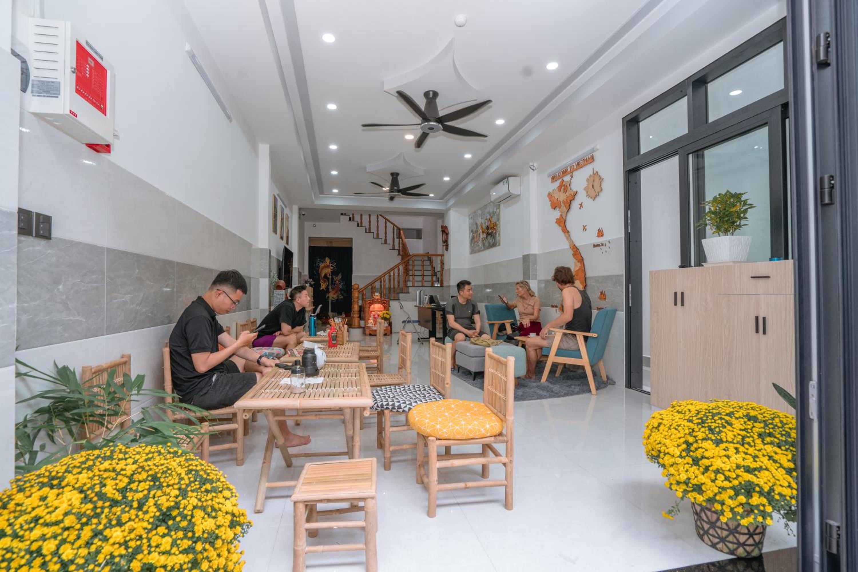 ALOHA SAIGON PREMIUM HOSTEL by Local Travel Experts - Newly opened, Less-touristy location, Spacious rooms, Glass shower bathroom, Free breakfast & Walking