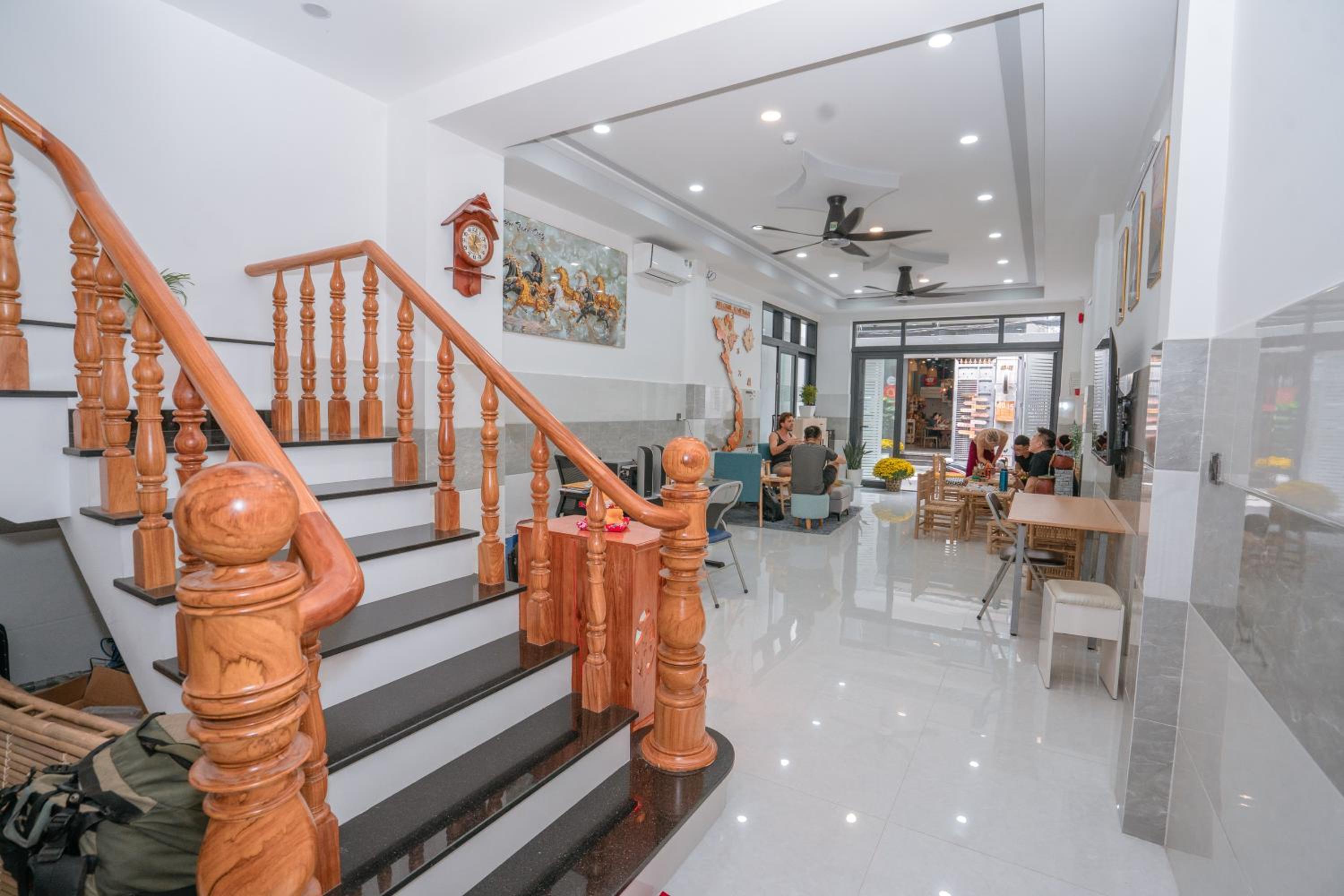 ALOHA SAIGON PREMIUM HOSTEL by Local Travel Experts - Newly opened, Less-touristy location, Spacious rooms, Glass shower bathroom, Free breakfast & Walking
