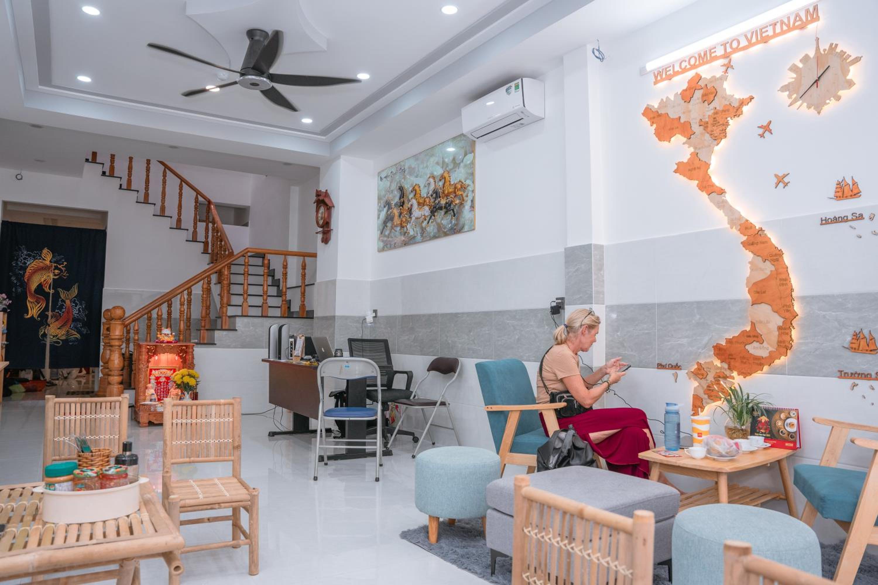 ALOHA SAIGON PREMIUM HOSTEL by Local Travel Experts - Newly opened, Less-touristy location, Spacious rooms, Glass shower bathroom, Free breakfast & Walking
