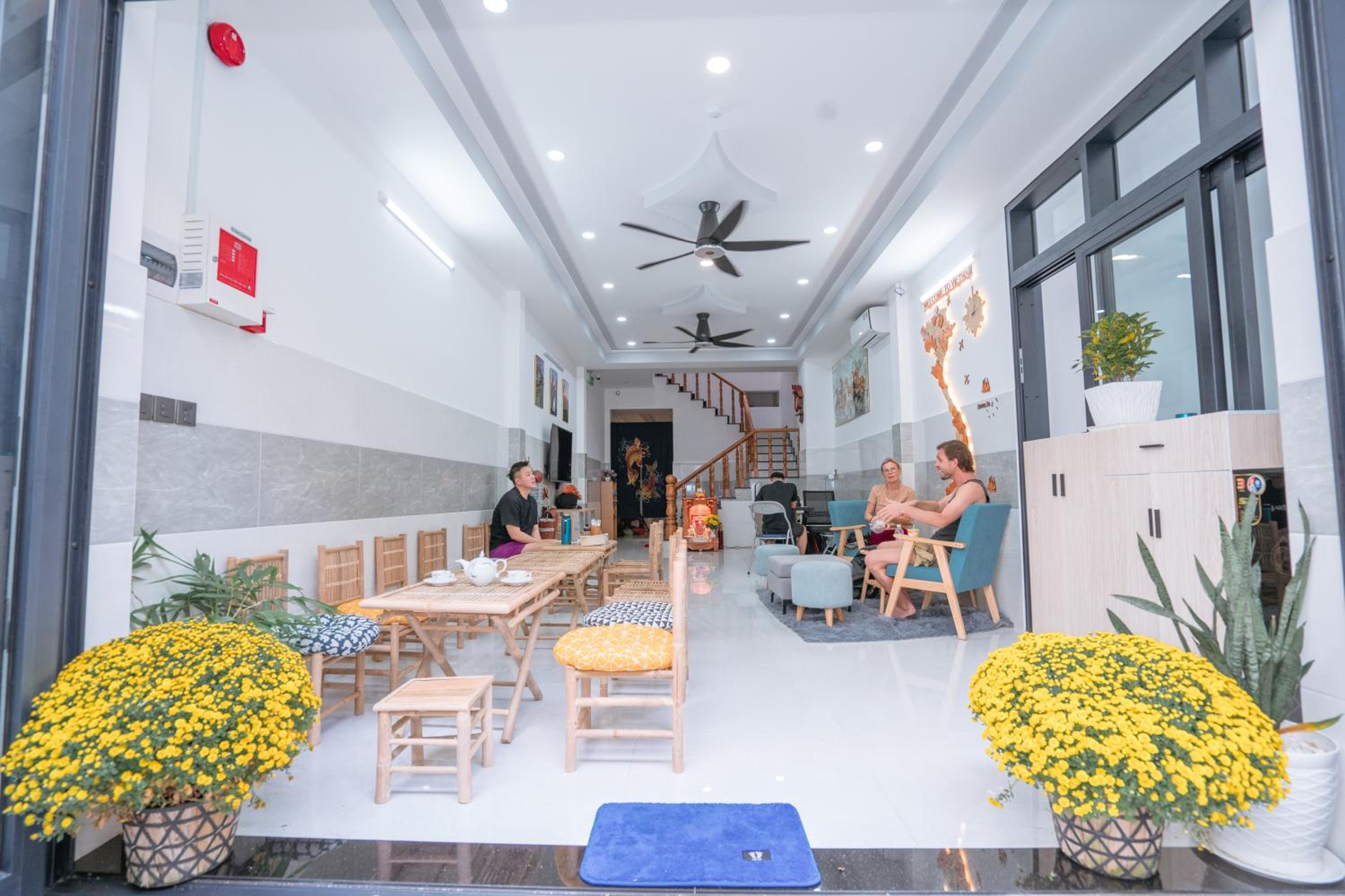 ALOHA SAIGON PREMIUM HOSTEL by Local Travel Experts - Newly opened, Less-touristy location, Spacious rooms, Glass shower bathroom, Free breakfast & Walking