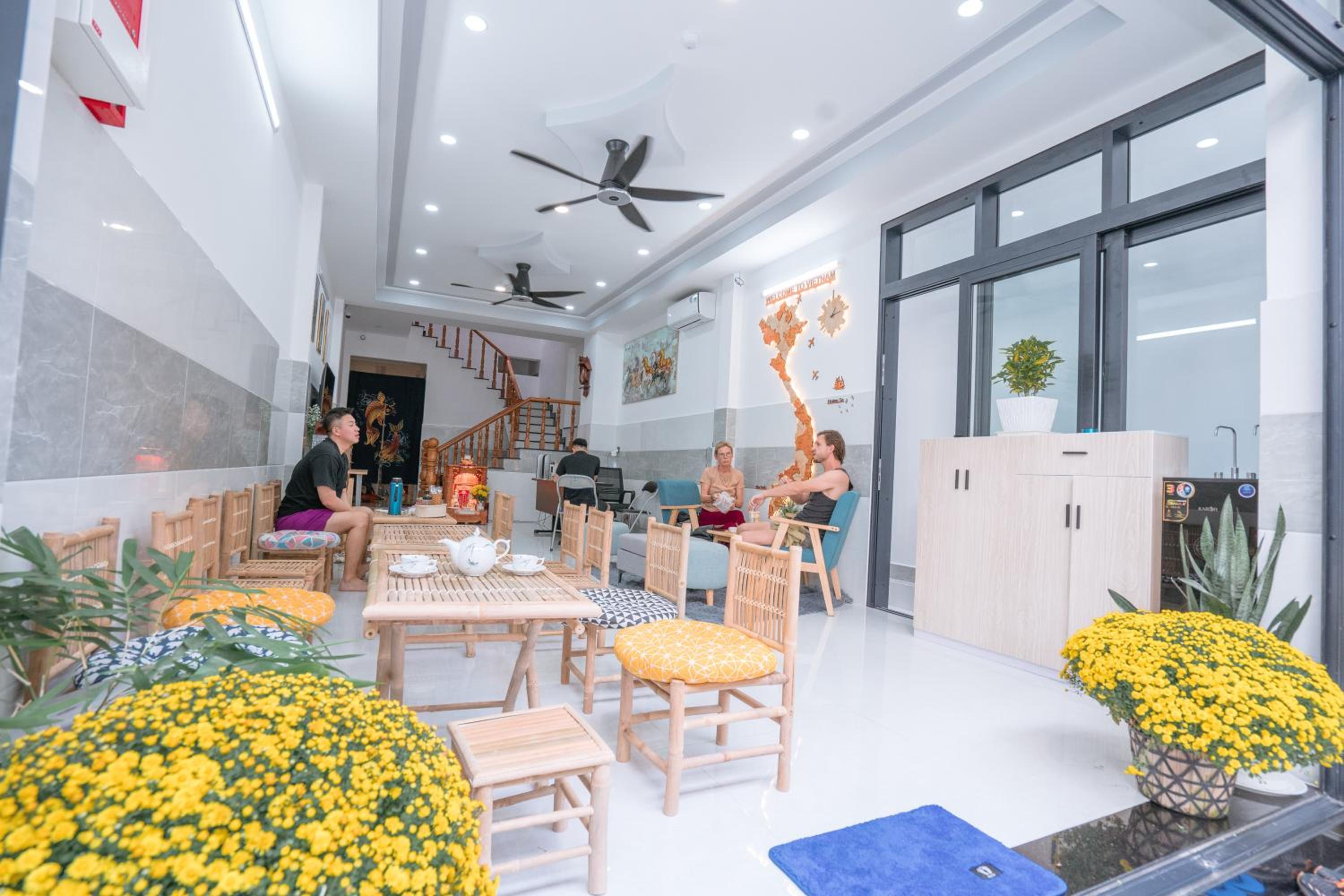 ALOHA SAIGON PREMIUM HOSTEL by Local Travel Experts - Newly opened, Less-touristy location, Spacious rooms, Glass shower bathroom, Free breakfast & Walking
