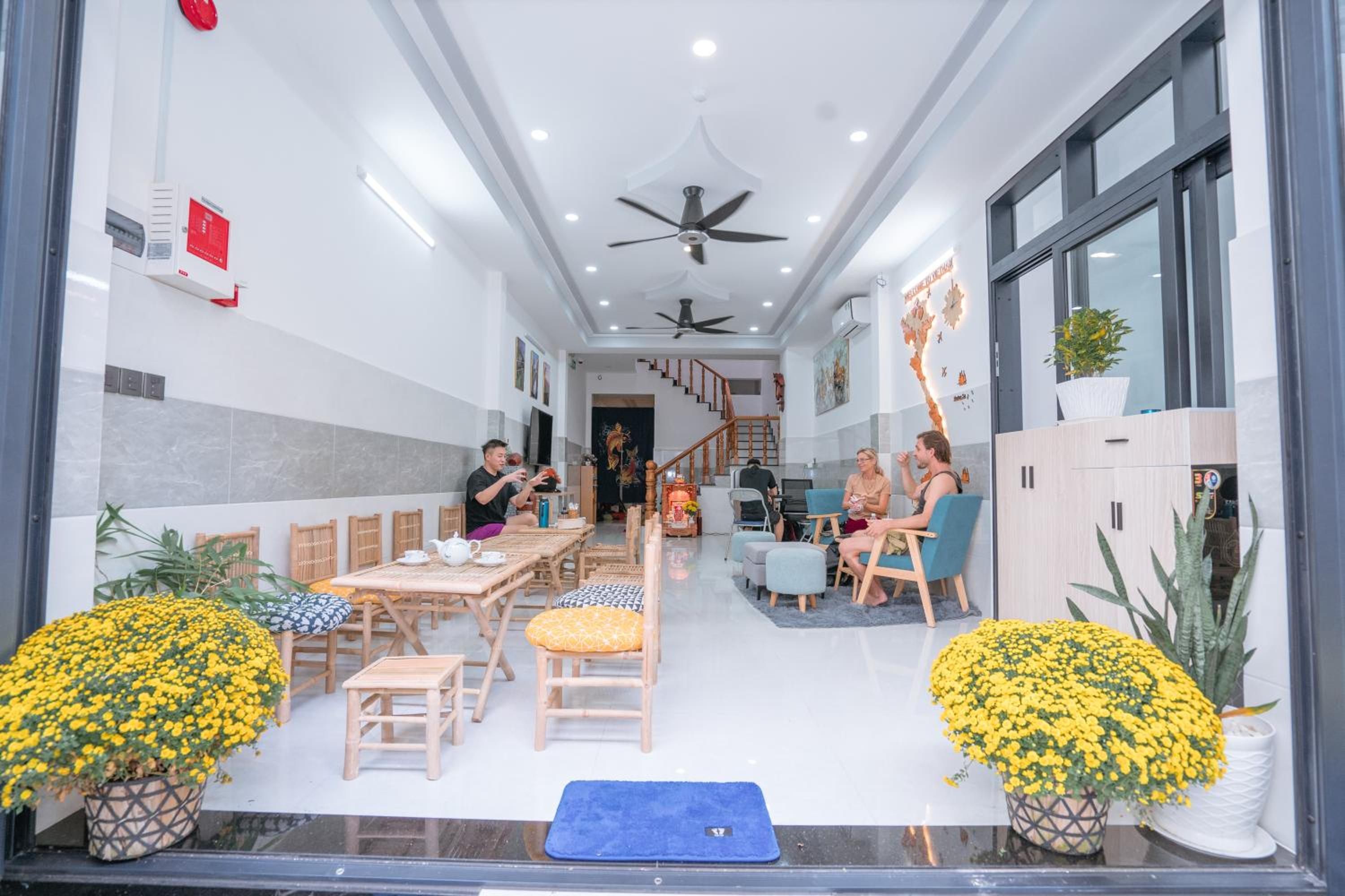 ALOHA SAIGON PREMIUM HOSTEL by Local Travel Experts - Newly opened, Less-touristy location, Spacious rooms, Glass shower bathroom, Free breakfast & Walking