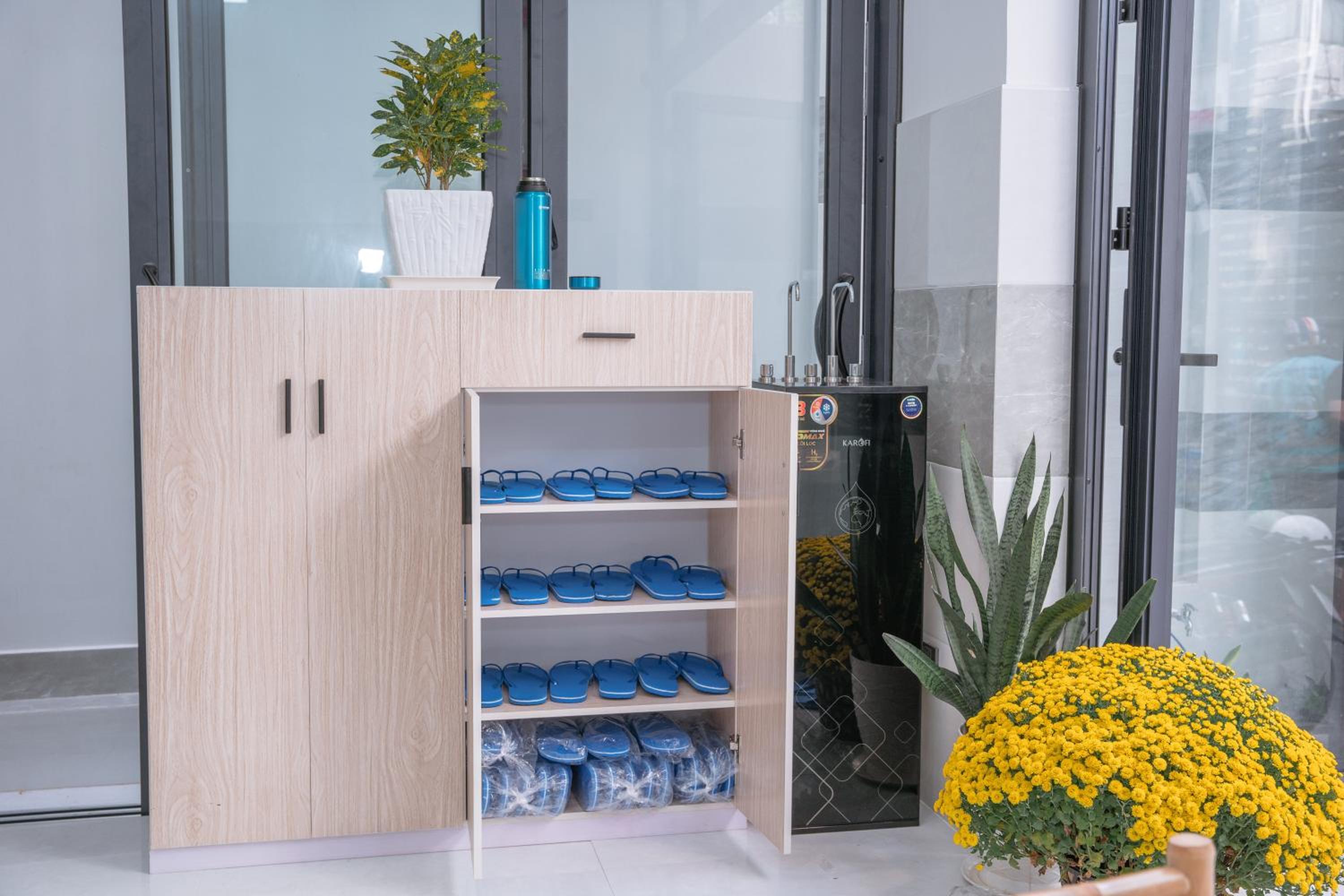 ALOHA SAIGON PREMIUM HOSTEL by Local Travel Experts - Newly opened, Less-touristy location, Spacious rooms, Glass shower bathroom, Free breakfast & Walking