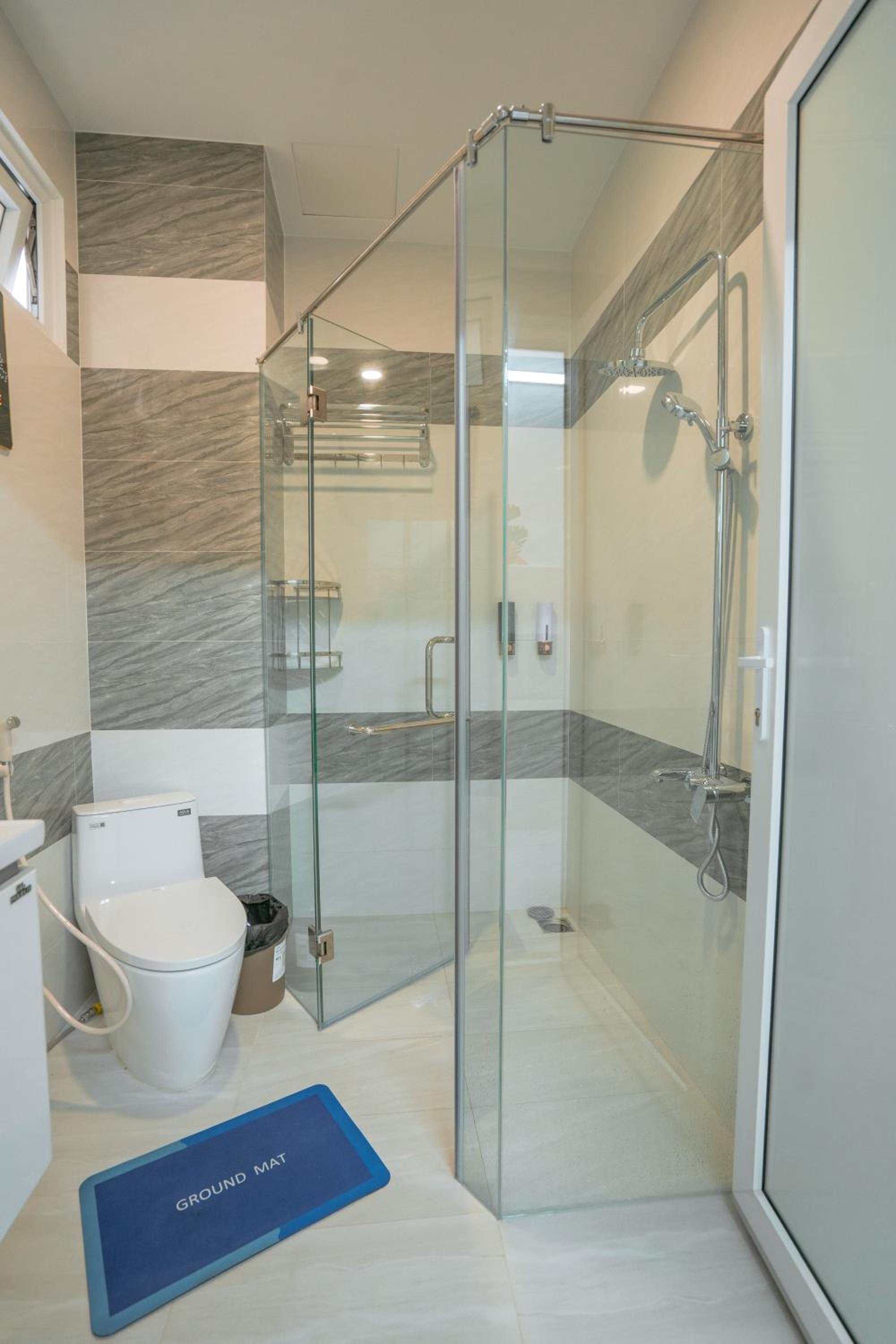 ALOHA SAIGON PREMIUM HOSTEL by Local Travel Experts - Newly opened, Less-touristy location, Spacious rooms, Glass shower bathroom, Free breakfast & Walking