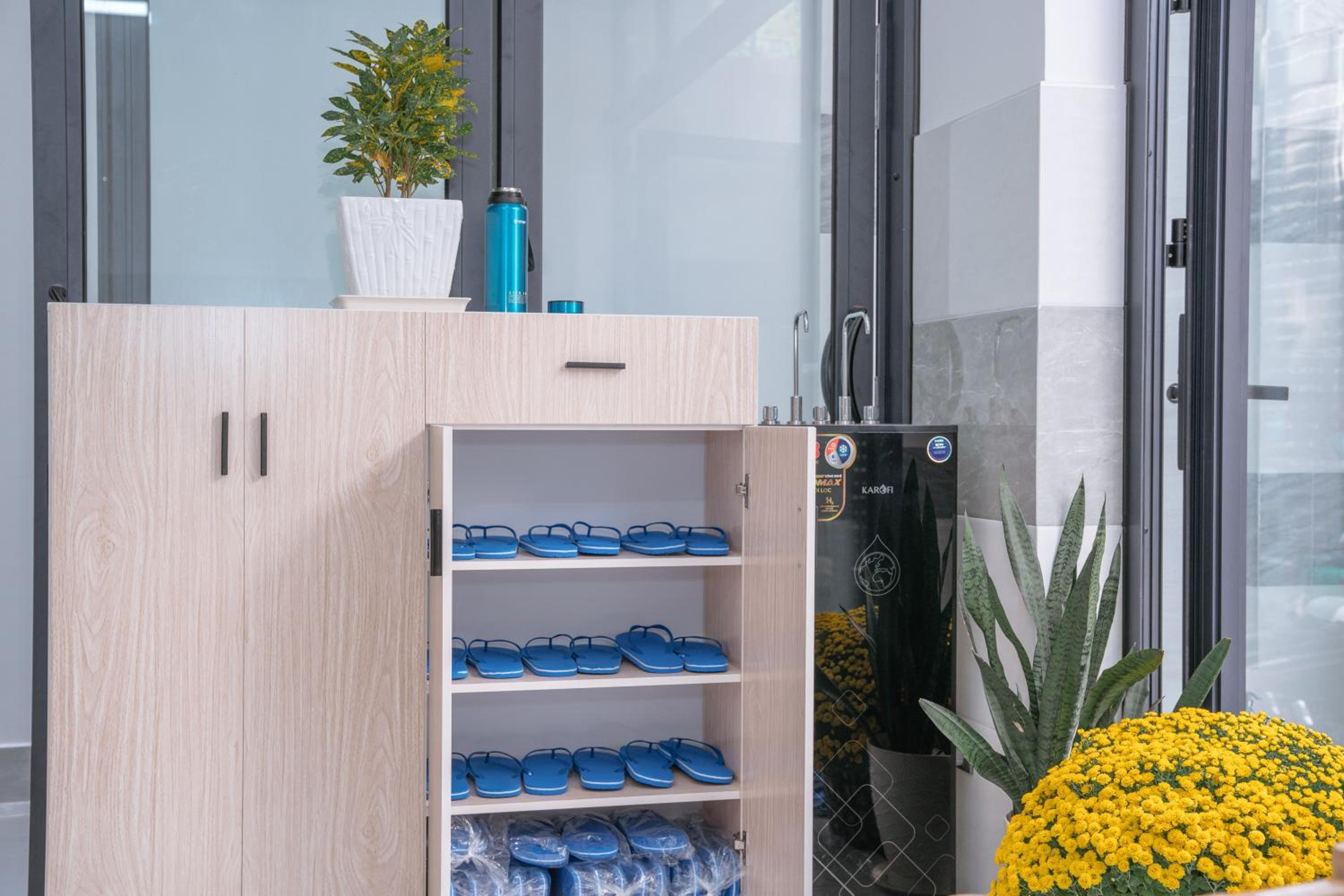 ALOHA SAIGON PREMIUM HOSTEL by Local Travel Experts - Newly opened, Less-touristy location, Spacious rooms, Glass shower bathroom, Free breakfast & Walking