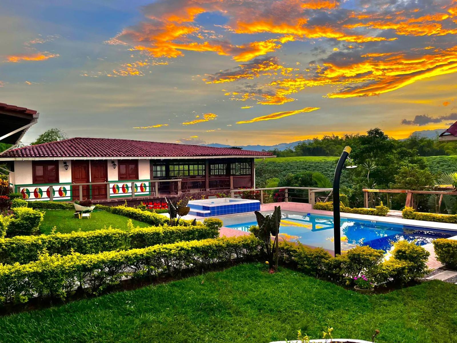 FINCA Casa Santa Rita Montenegro, la experiencia de la naturaleza y un buen cafe X 24