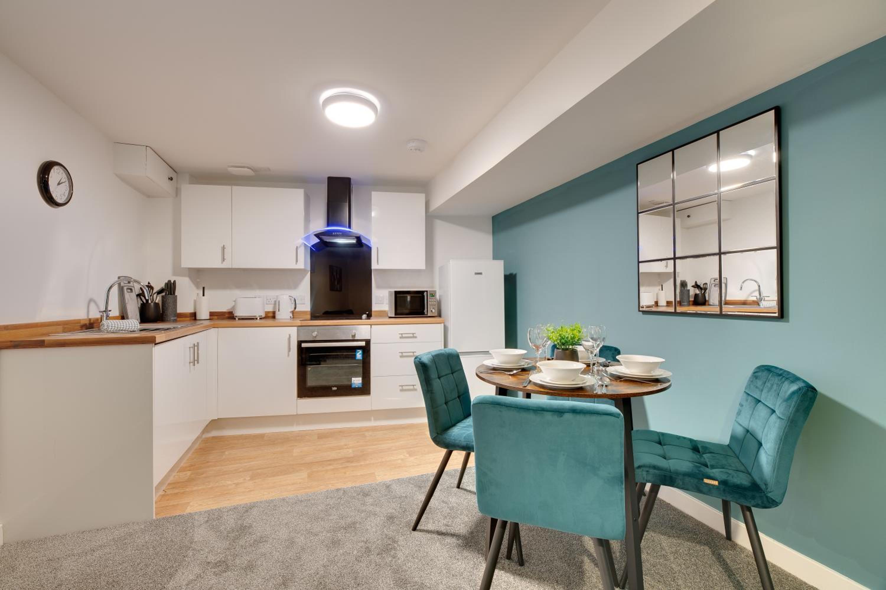 Charltons Bonds 2A Stylish Staycation City Break view 5