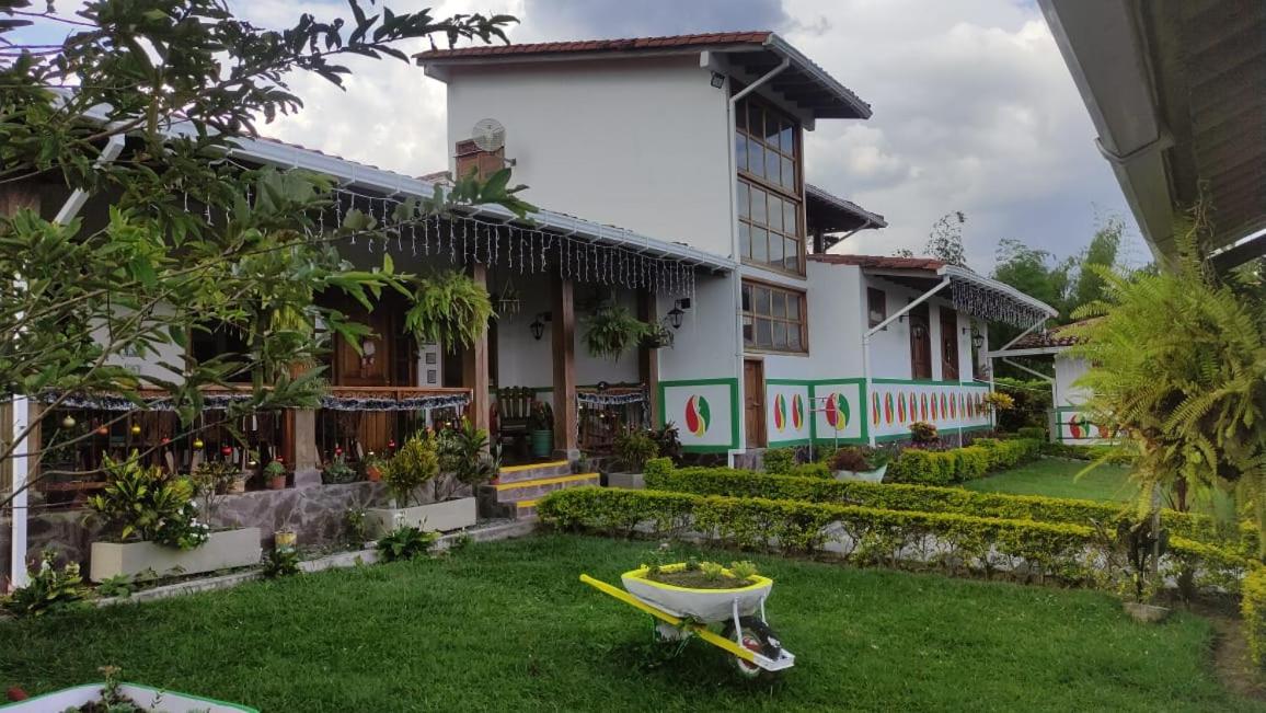 FINCA Casa Santa Rita Montenegro, la experiencia de la naturaleza y un buen cafe X 24