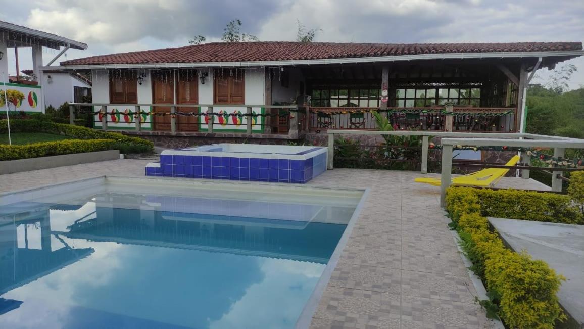 FINCA Casa Santa Rita Montenegro, la experiencia de la naturaleza y un buen cafe X 24