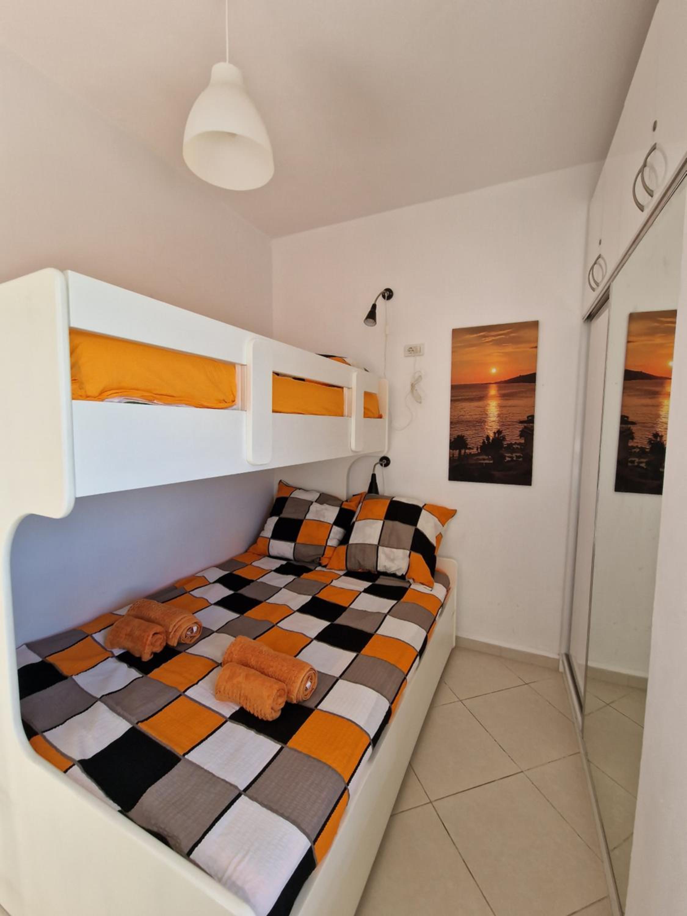 Orange Corner Apartment