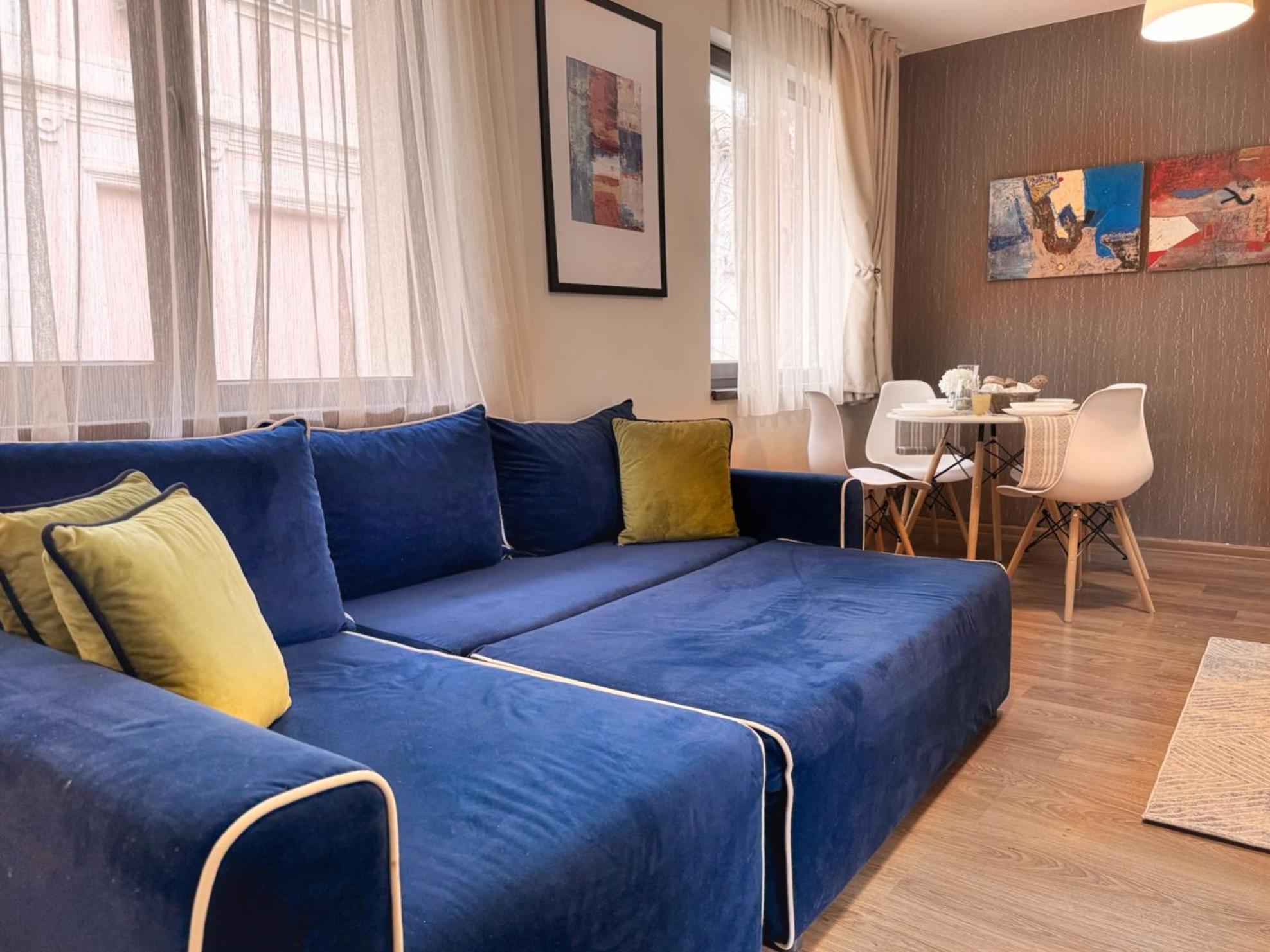 Top Centre Plovdiv Apt. With Parking for 4 Guests