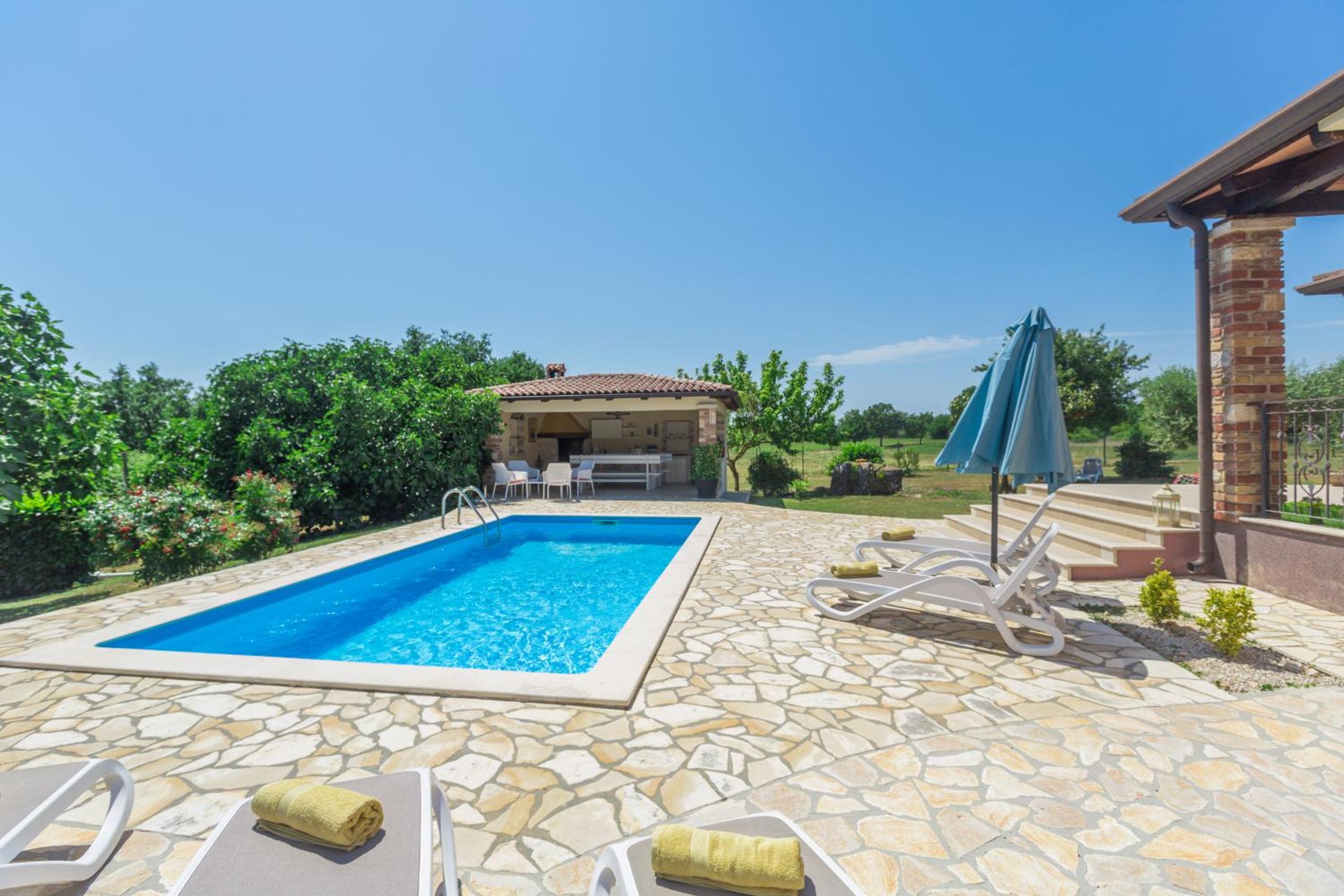 Beautiful villa Pianta with pool in Porec view 2