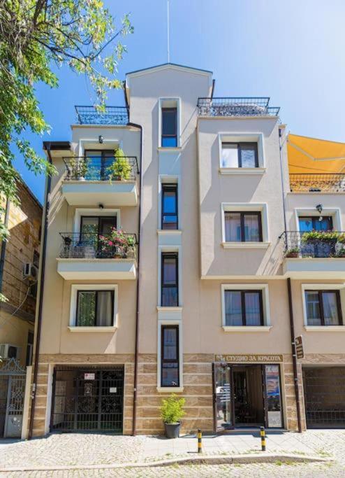 Top Centre Plovdiv Apt. With Parking for 4 Guests