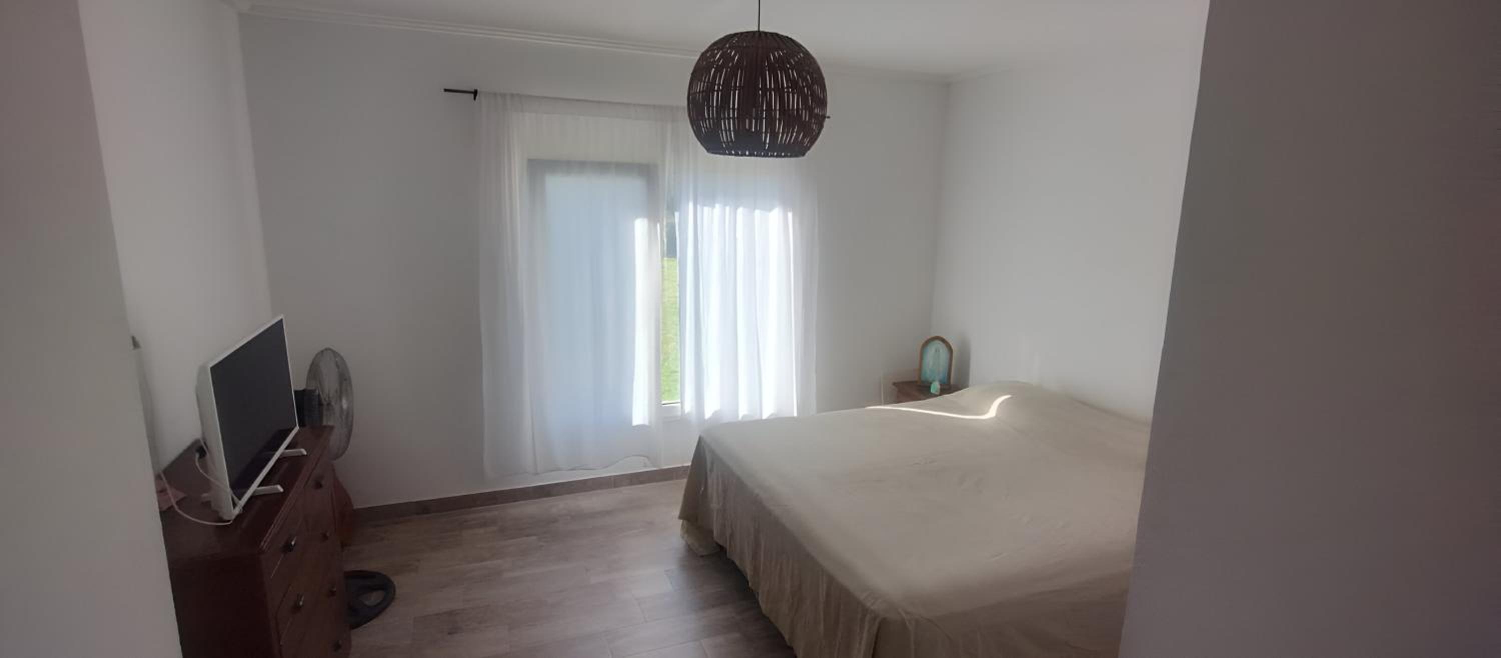 Casa cómoda con gran parque, en zona muy tranquila