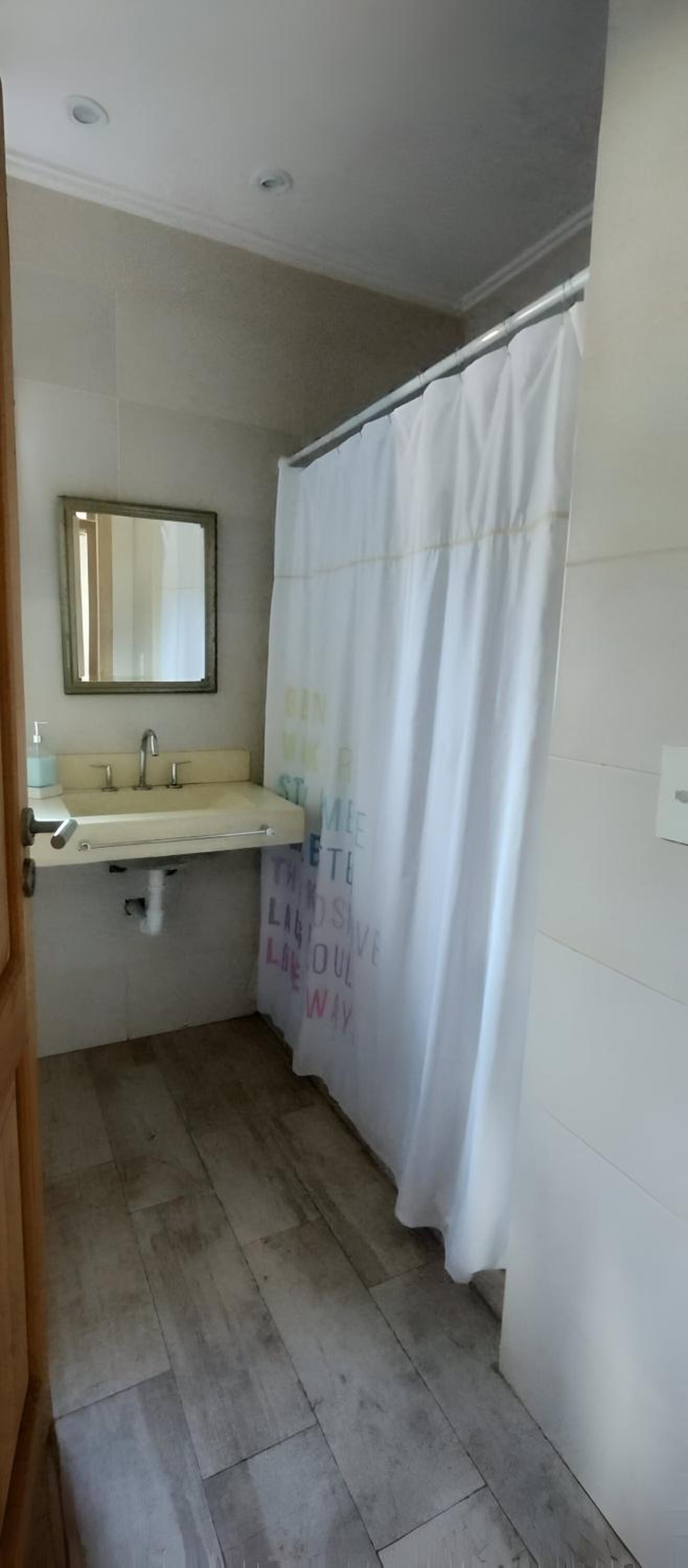 Casa cómoda con gran parque, en zona muy tranquila