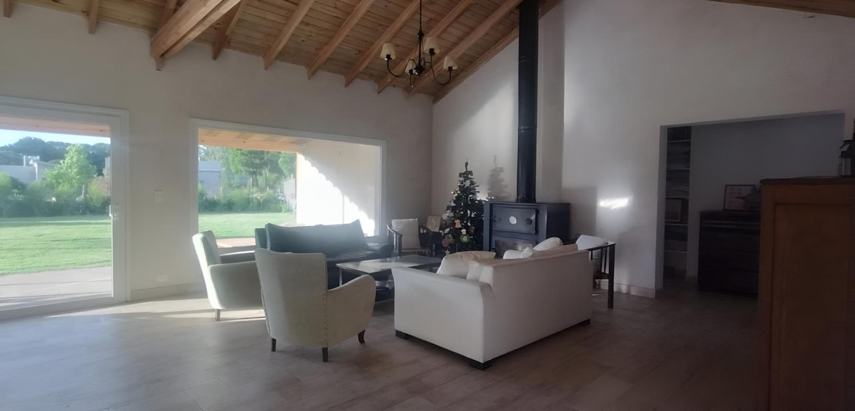 Casa cómoda con gran parque, en zona muy tranquila