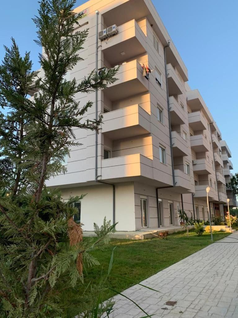 AMAR Ap LUX QERRET