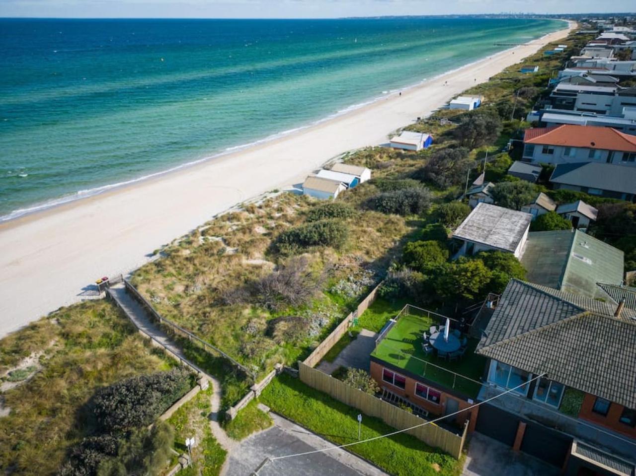 ChelseaVue - Designer Beachside Townhouse Retreat