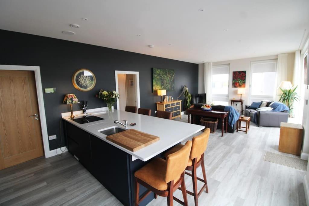 Seagrass a luxurious gem by the sea - Property Image 4