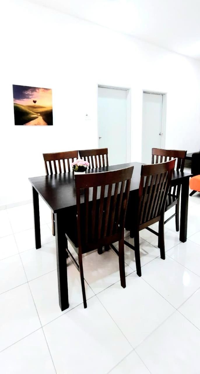 Wan & Zam Homestay - Batu Pahat