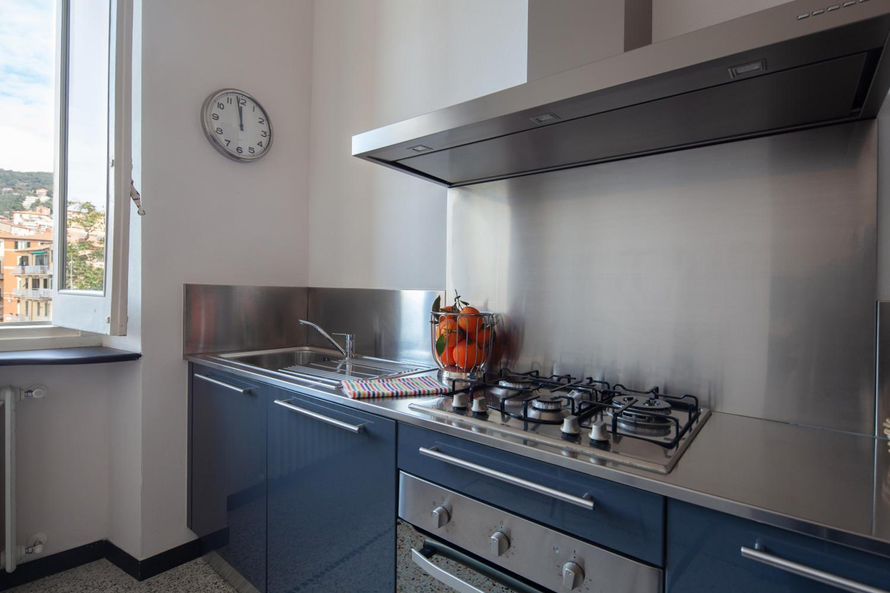 "Magnolia Apartment" Historic, Elegant, Seaview, 2 Aircondo BDR, 2BTH, pedestrian area, Free Private Garage 200 mt far! view 5