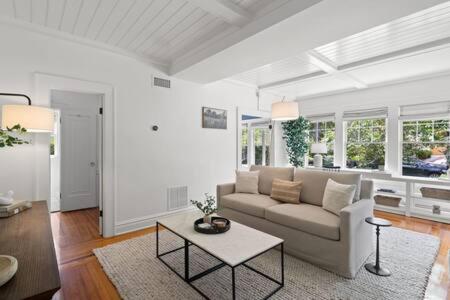 The Adaline Room #4 - Gorgeous Hyde Park Apartment, Steps to Bayshore view 4
