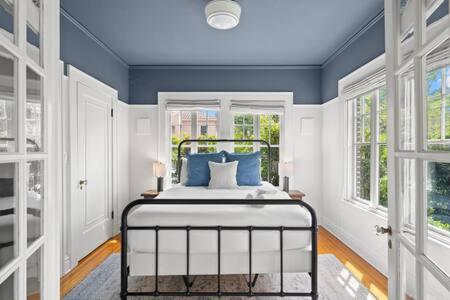 The Adaline Room #4 - Gorgeous Hyde Park Apartment, Steps to Bayshore view 5