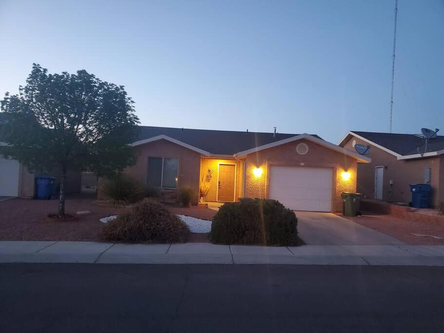 Page Vacations - I Deal Lake Powell Home 3BR, Jacuzzi, BBQ, Firepit - Property Image 3