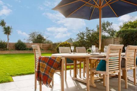 Spacious home for 8 in Witterings - walk to beach view 2