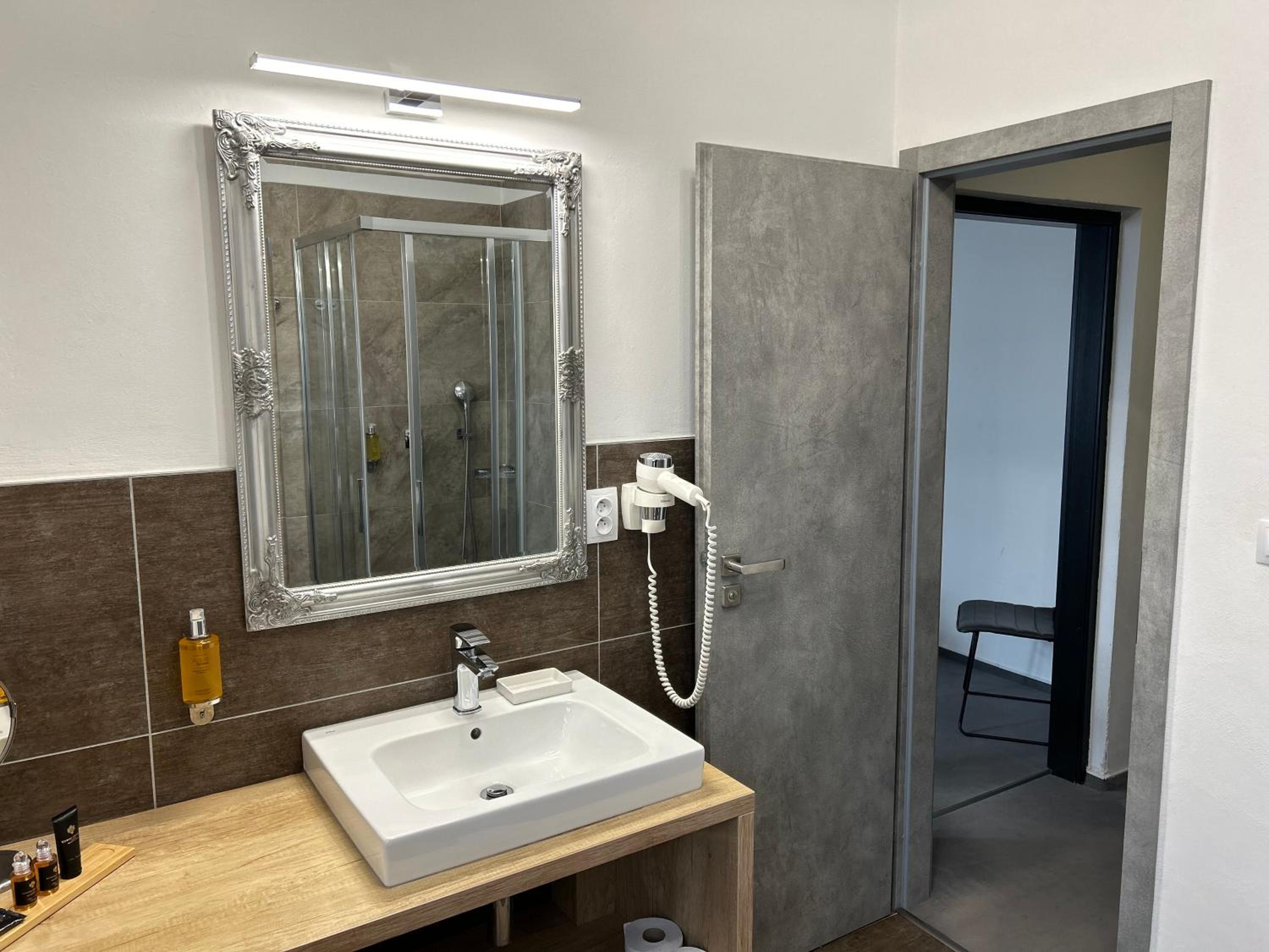 Hotel 14Dveří